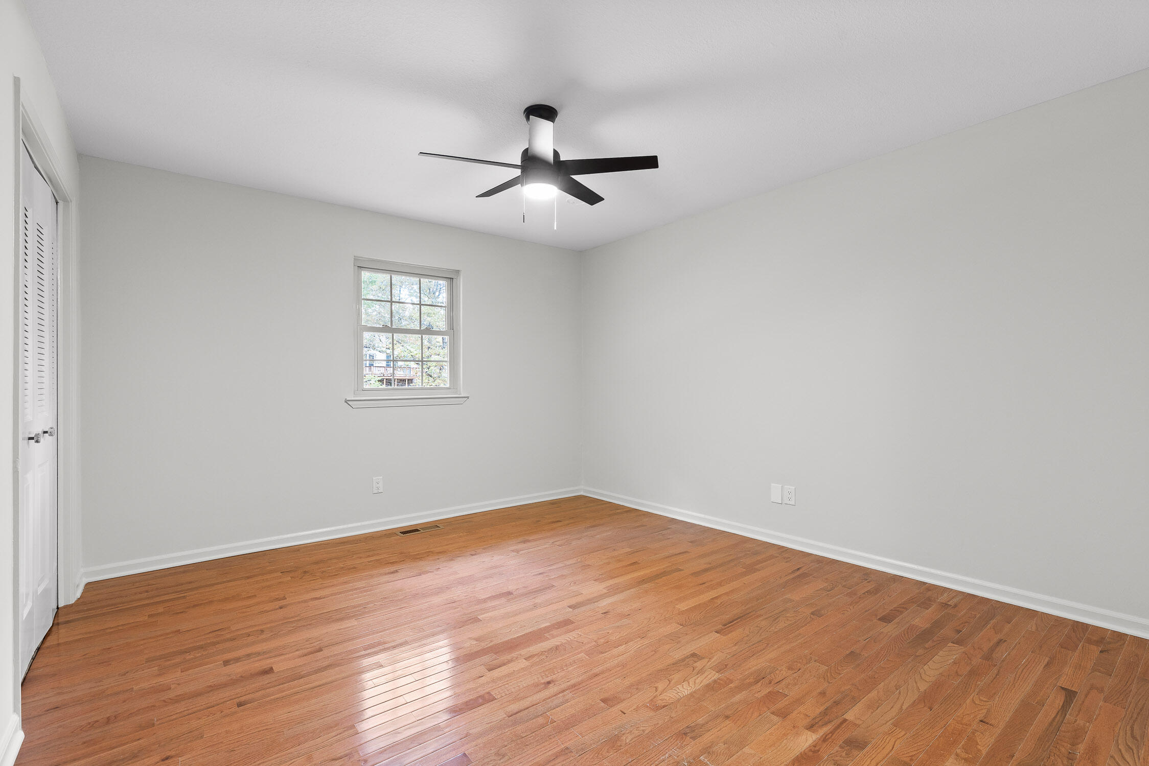111 N Cliff Lane