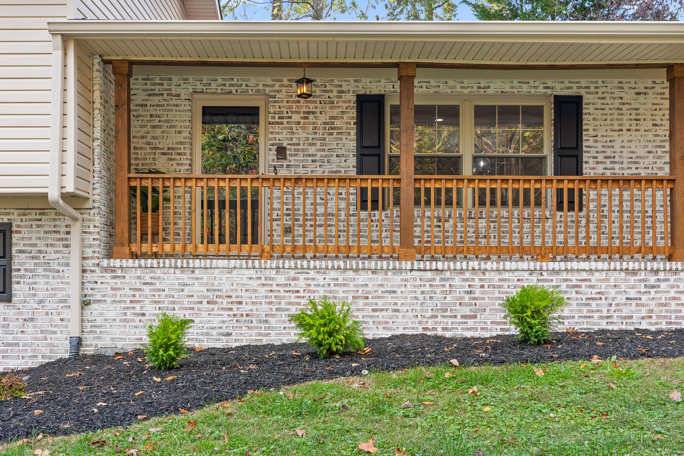 111 N Cliff Lane