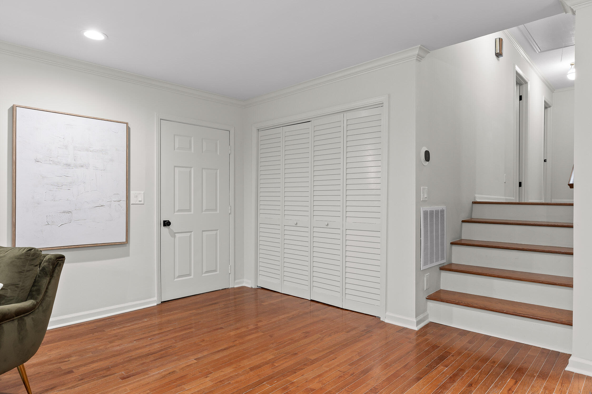 111 N Cliff Lane