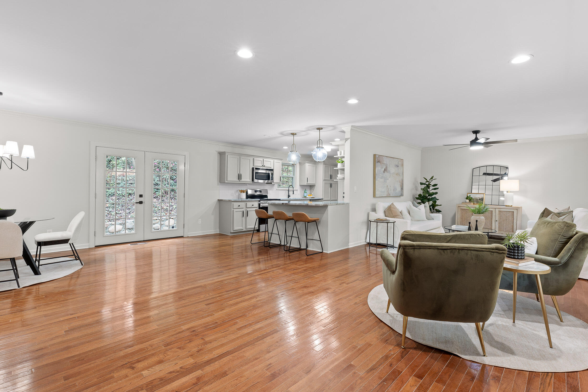 111 N Cliff Lane