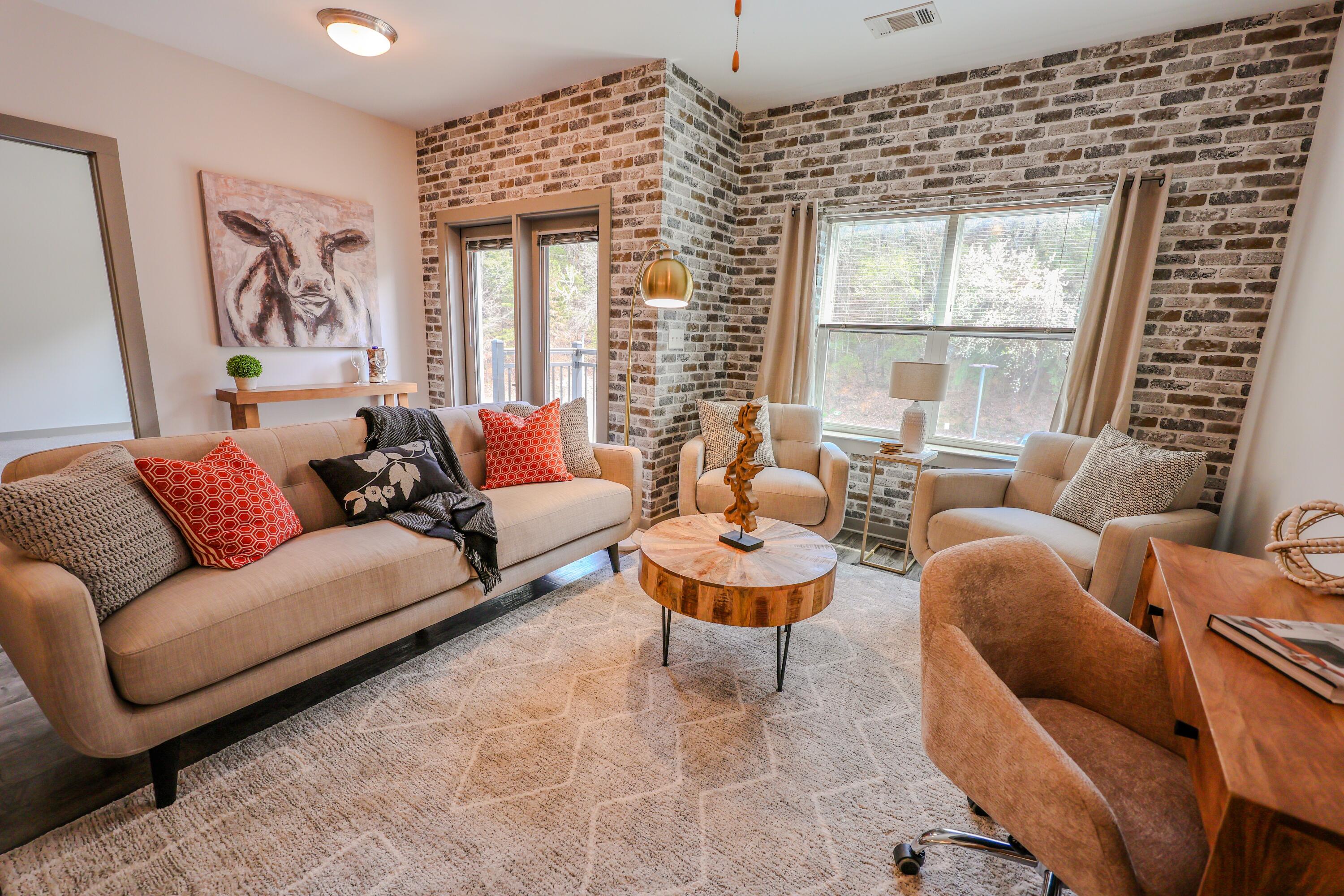 782 Riverfront Parkway, 309