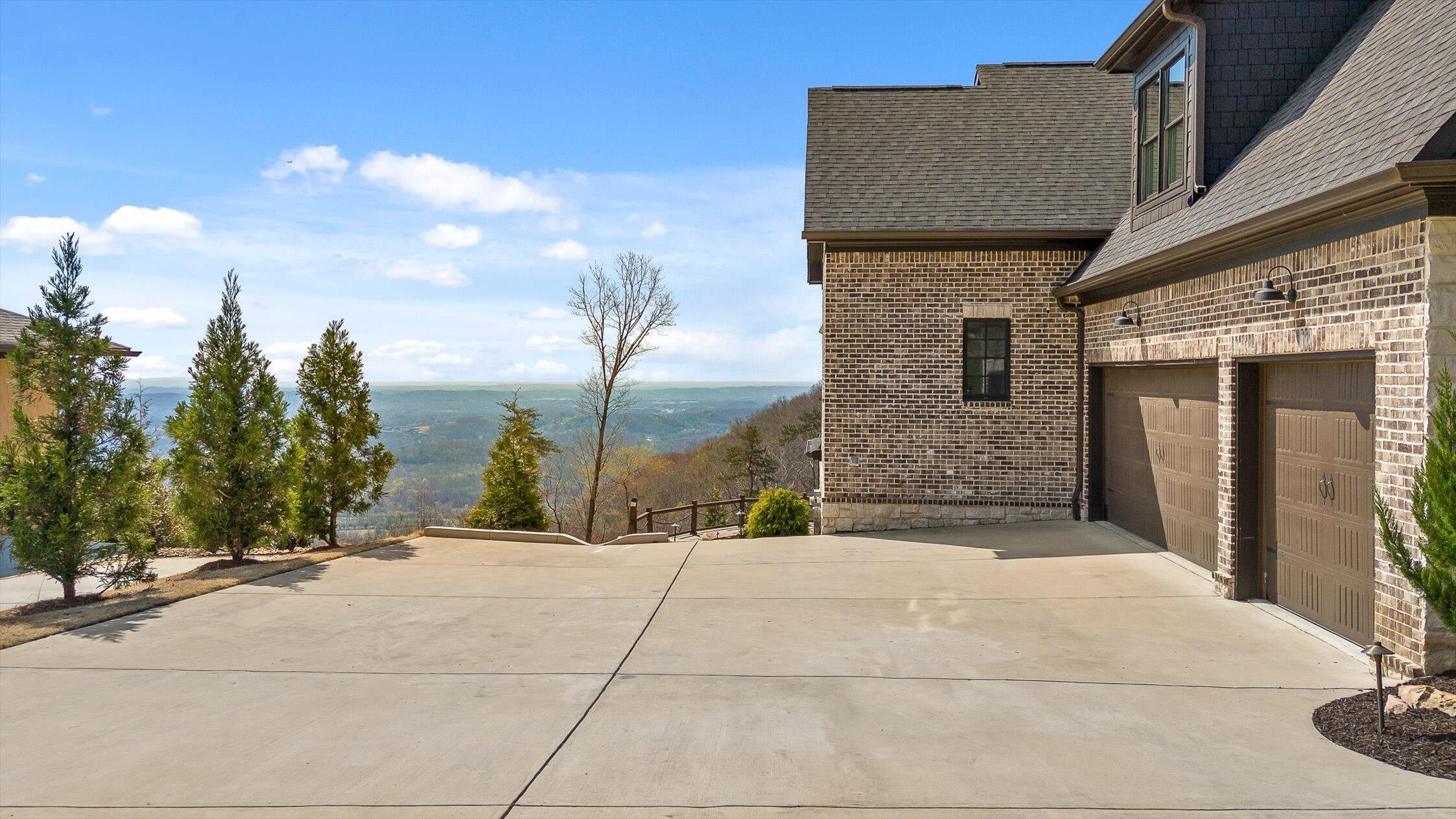 8008 Mountain Laurel Trail