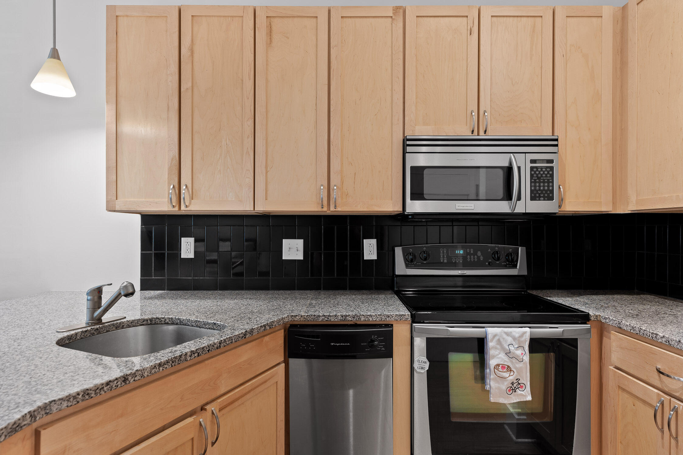 129 Walnut Street, 021