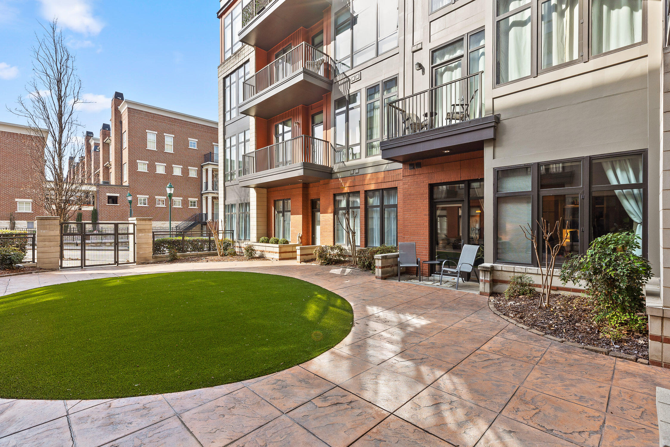 129 Walnut Street, 021