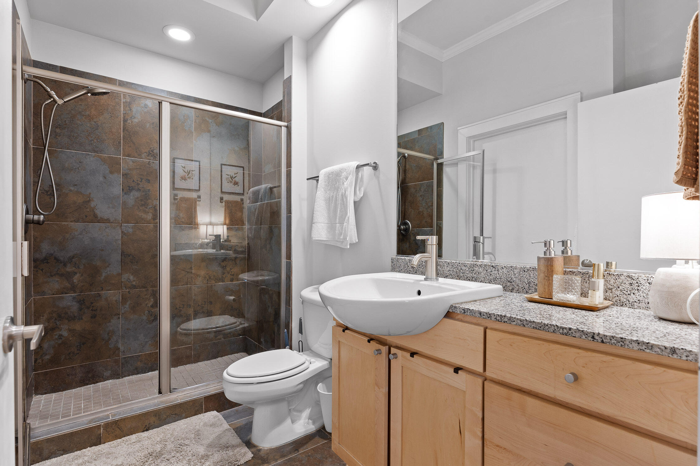 129 Walnut Street, 021