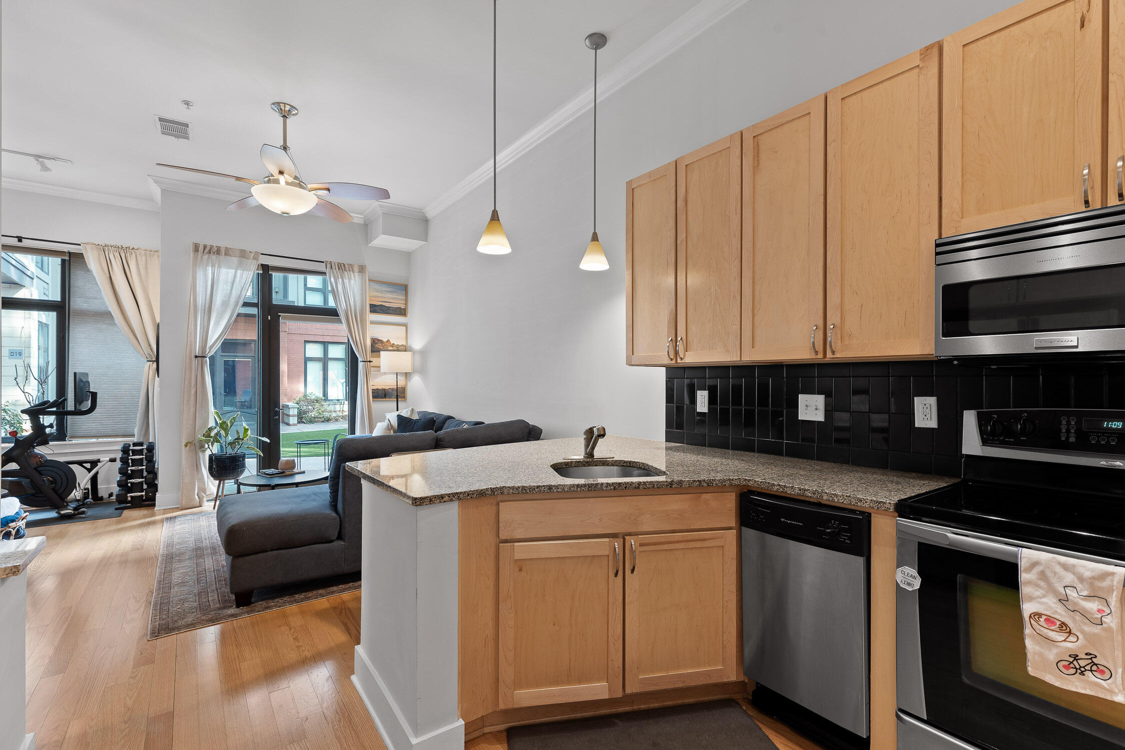 129 Walnut Street, 021