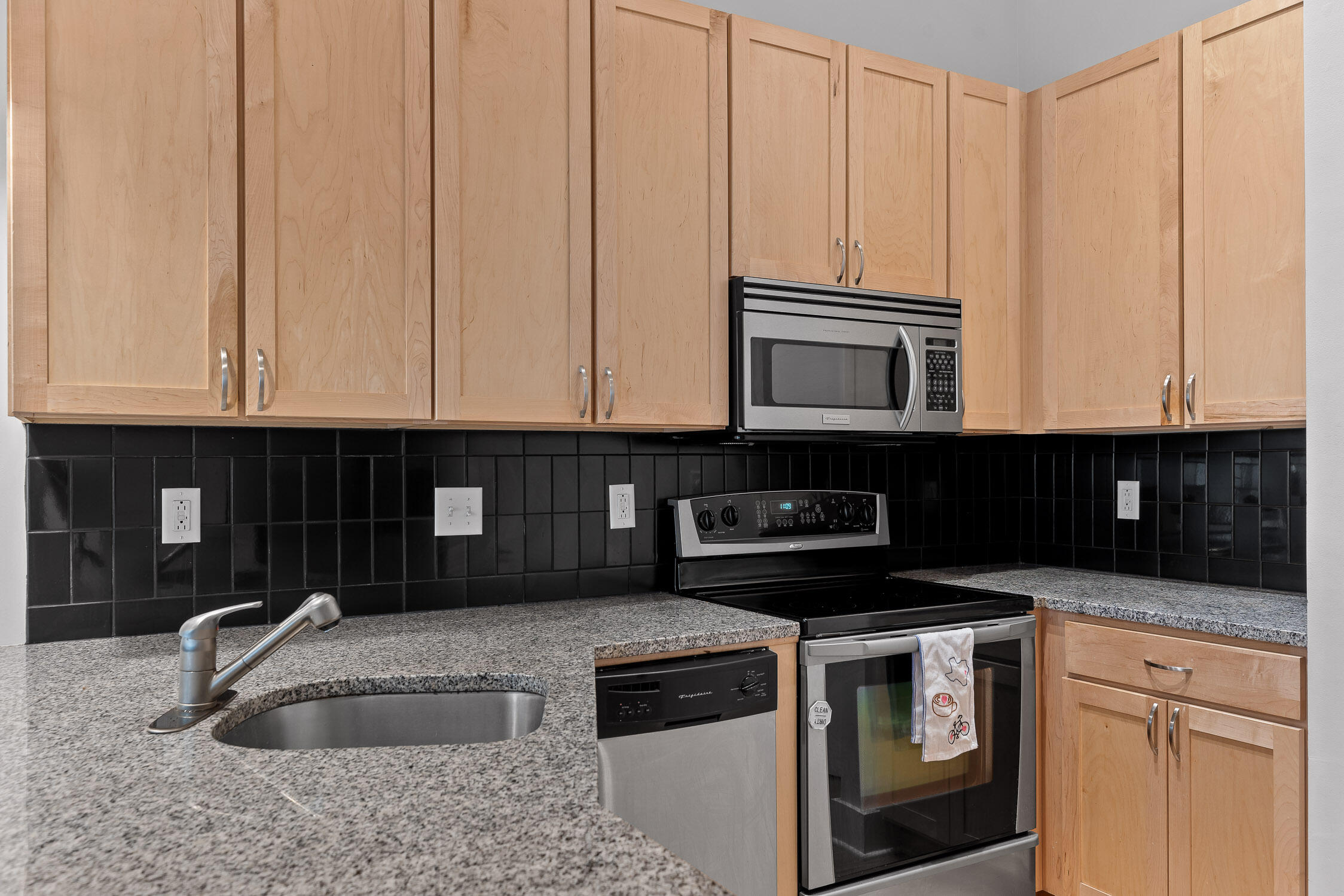 129 Walnut Street, 021