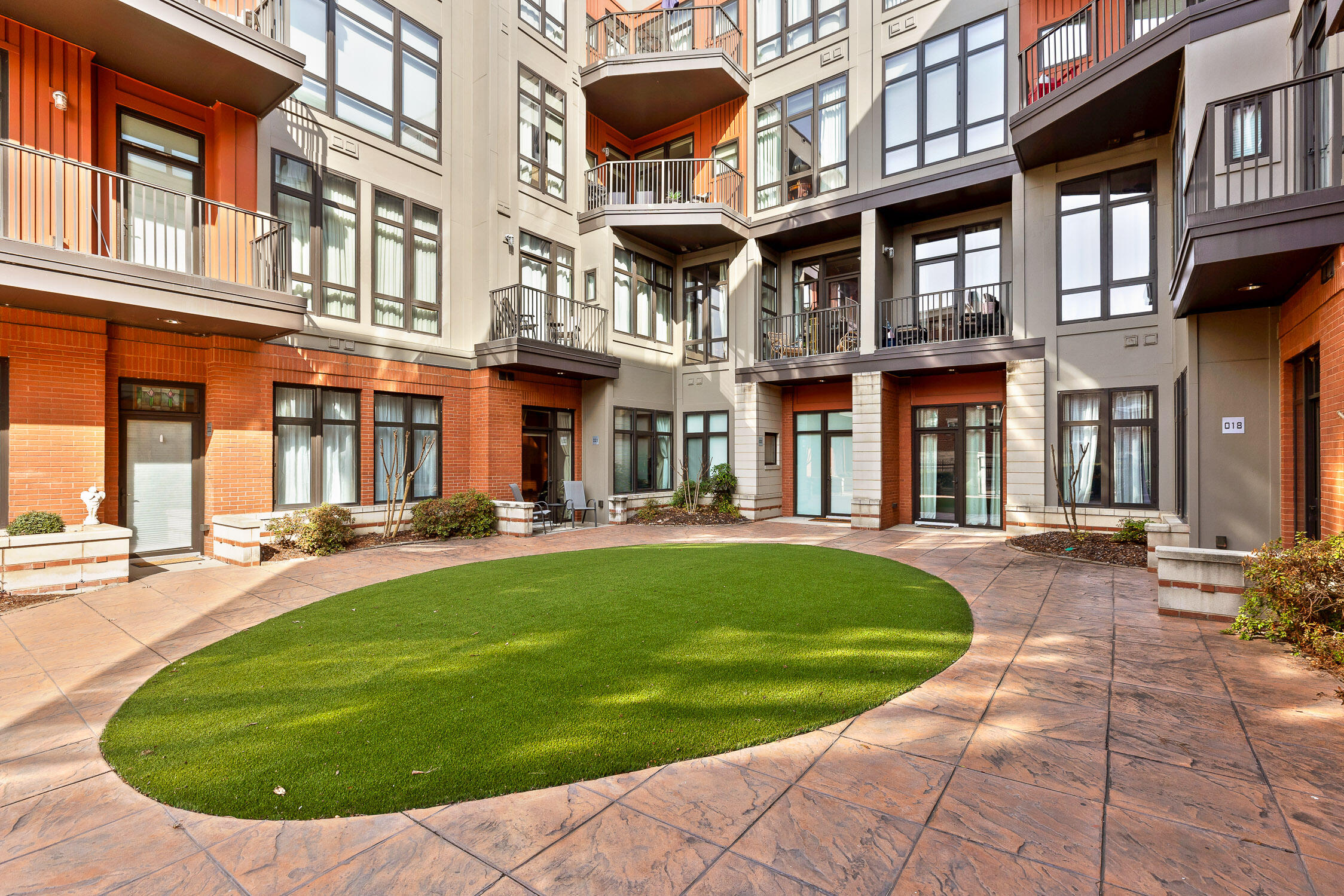 129 Walnut Street, 021