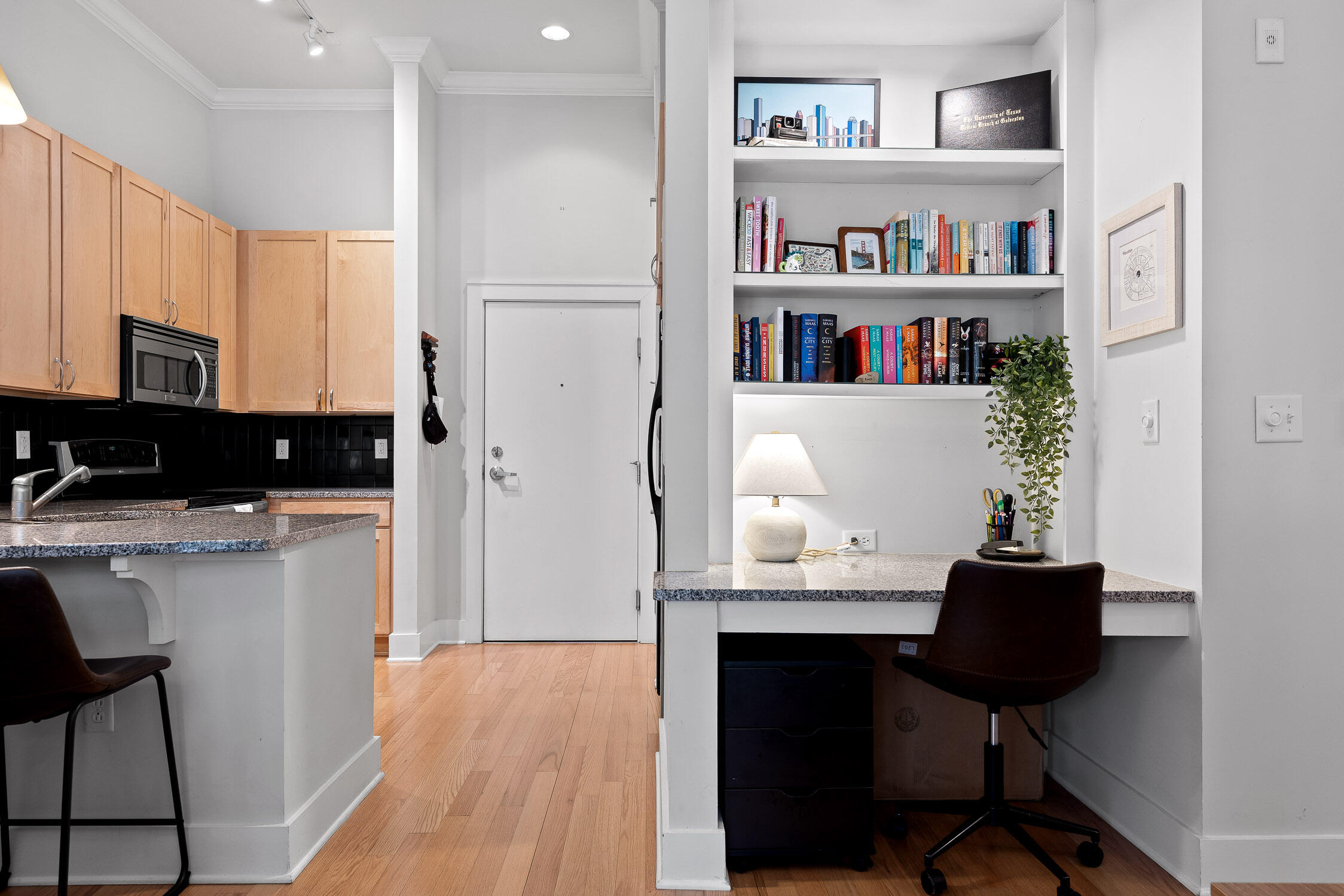 129 Walnut Street, 021