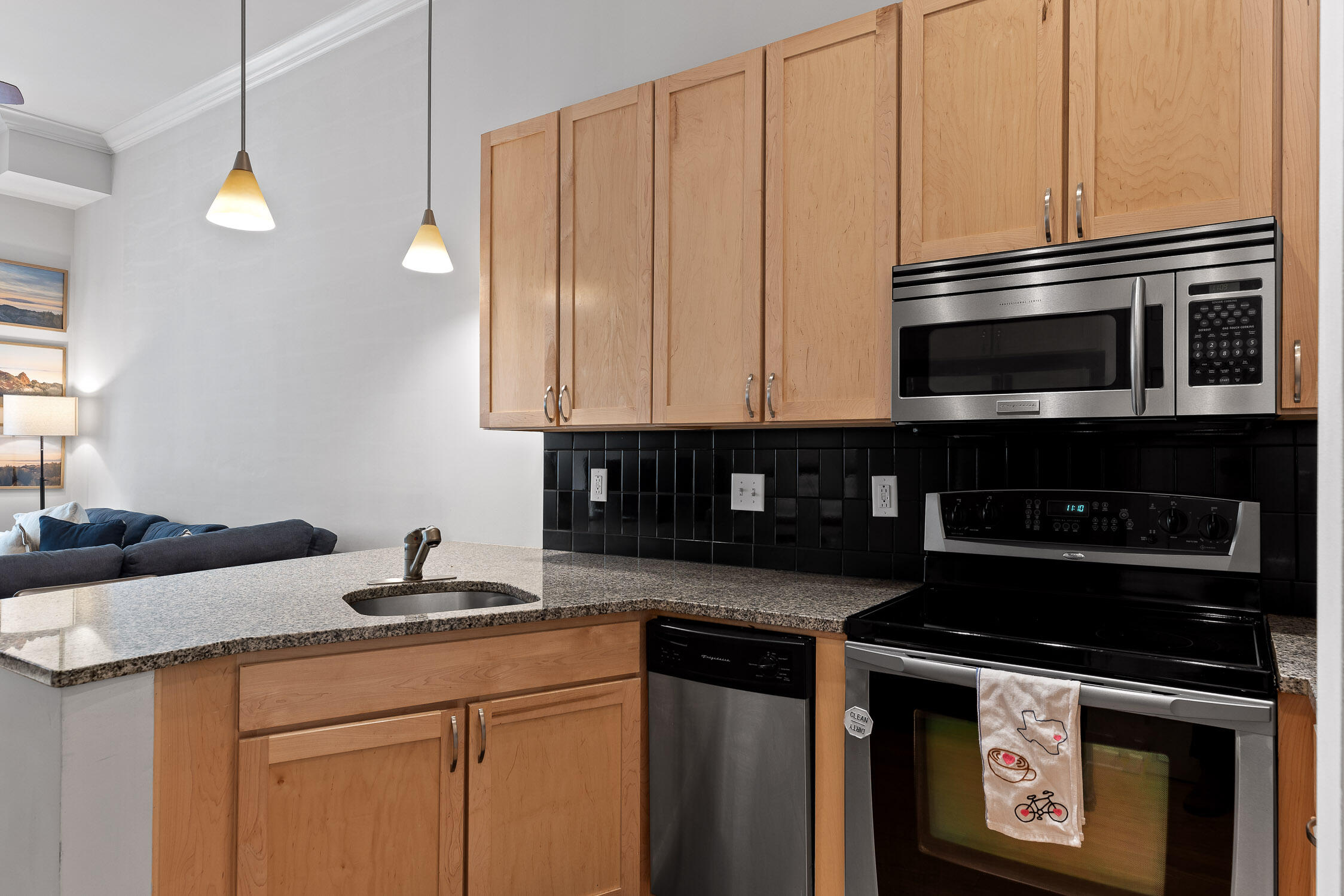 129 Walnut Street, 021