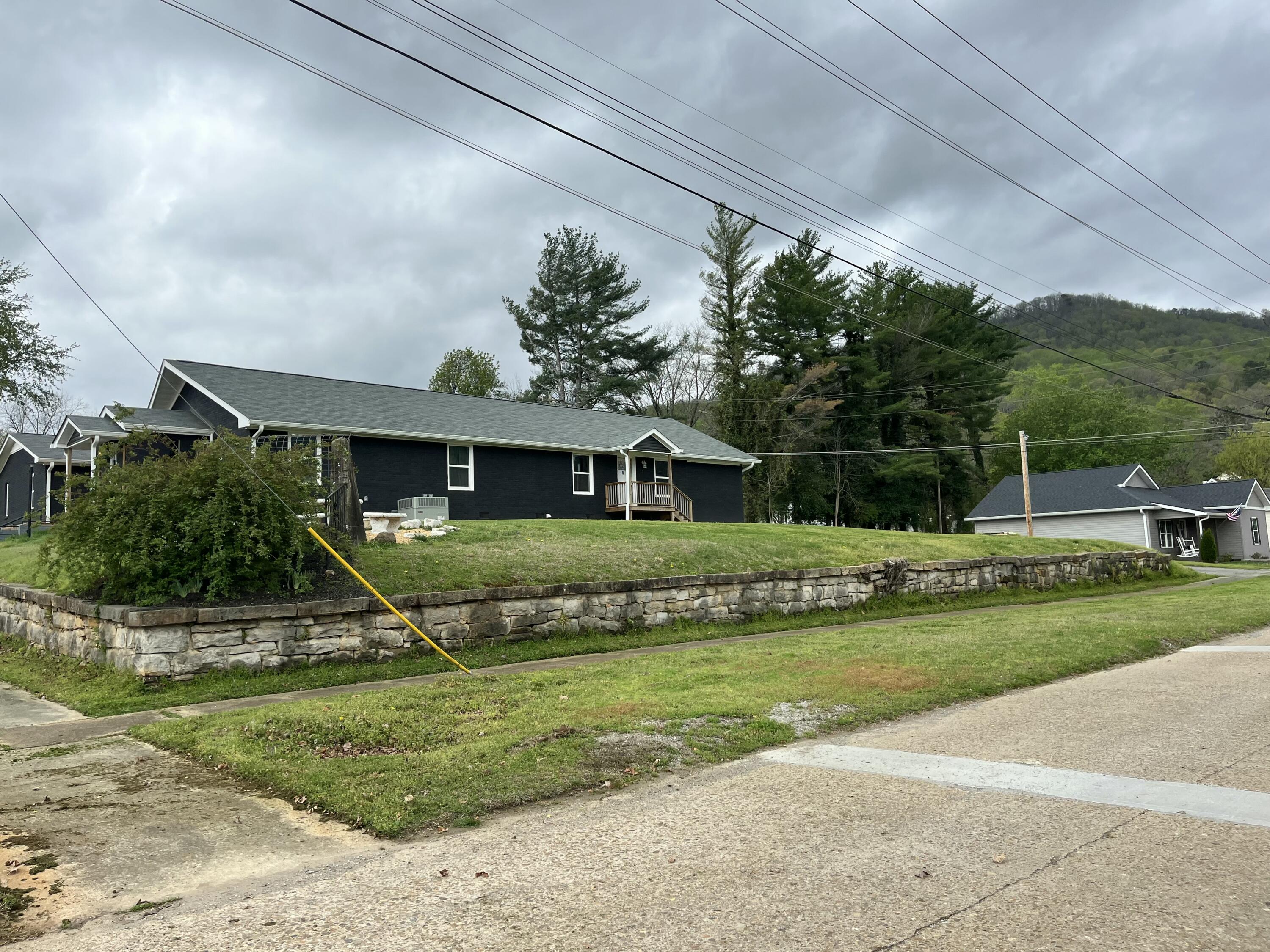 602 Elm Avenue, 3