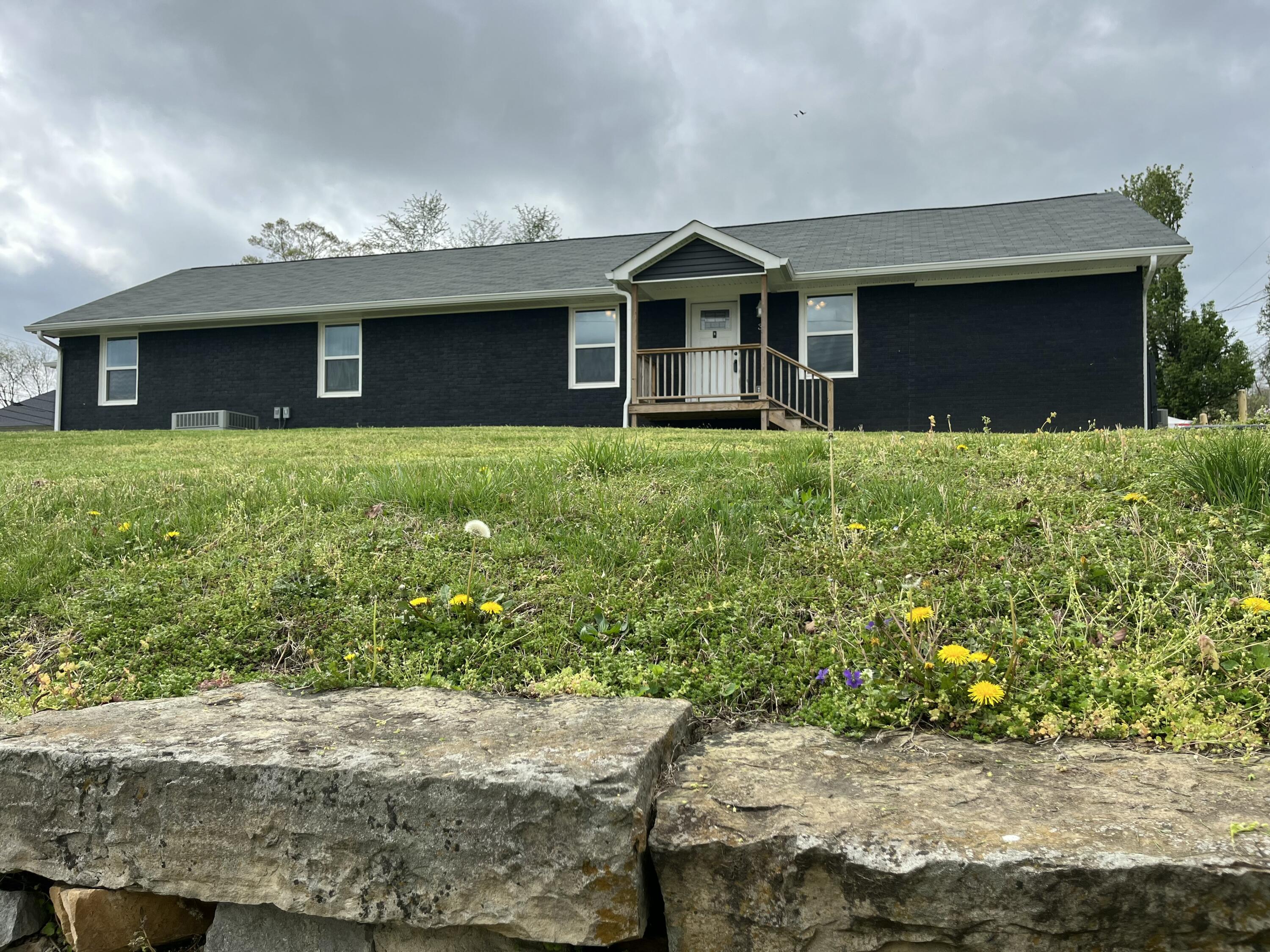 602 Elm Avenue, 3