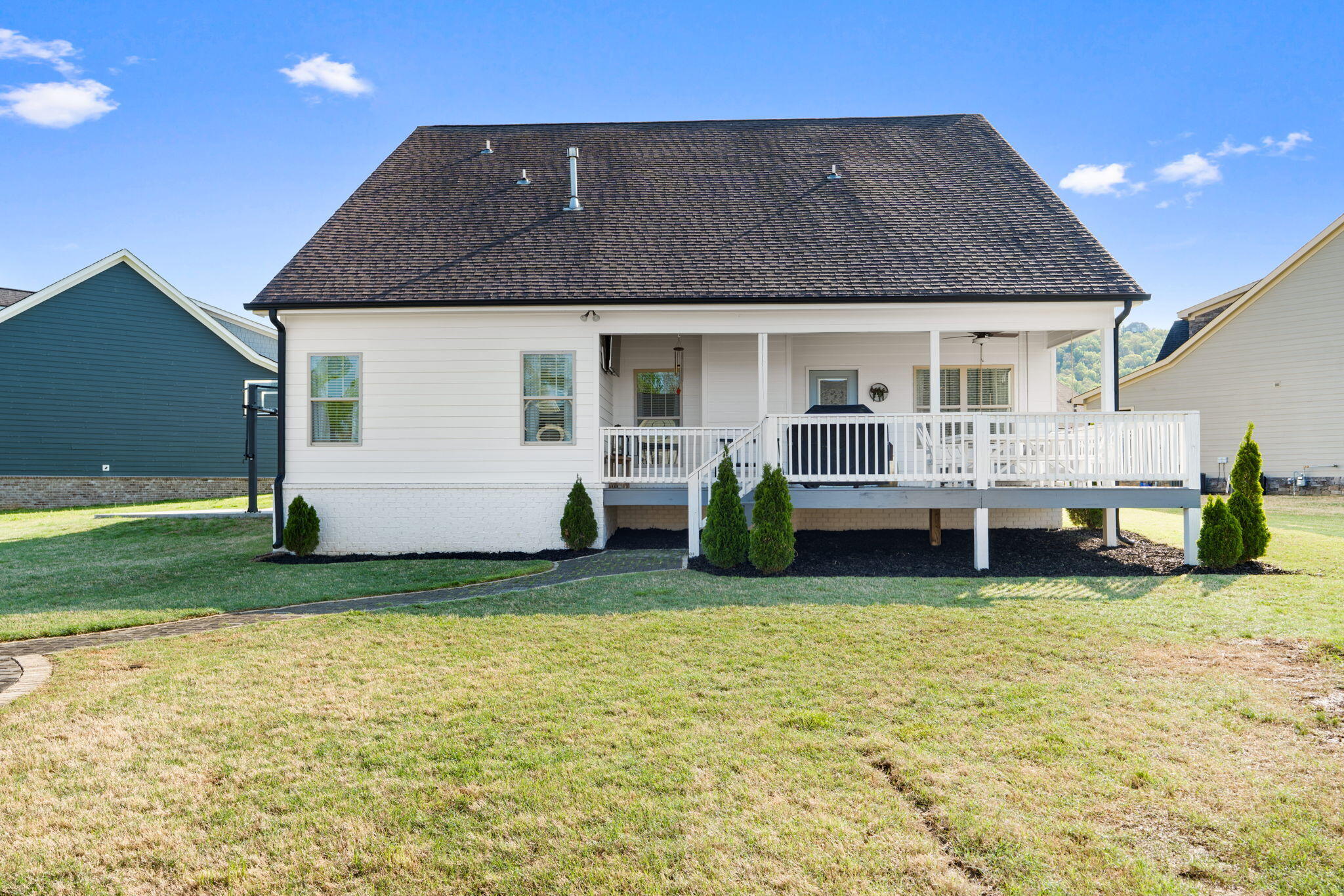 7511 Hollydale Lane