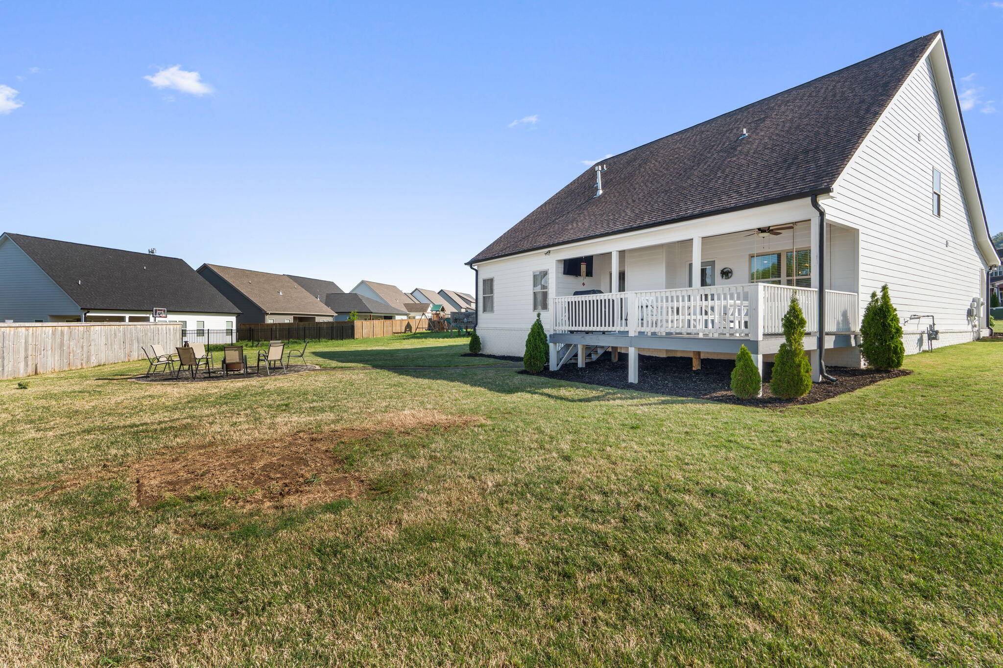 7511 Hollydale Lane