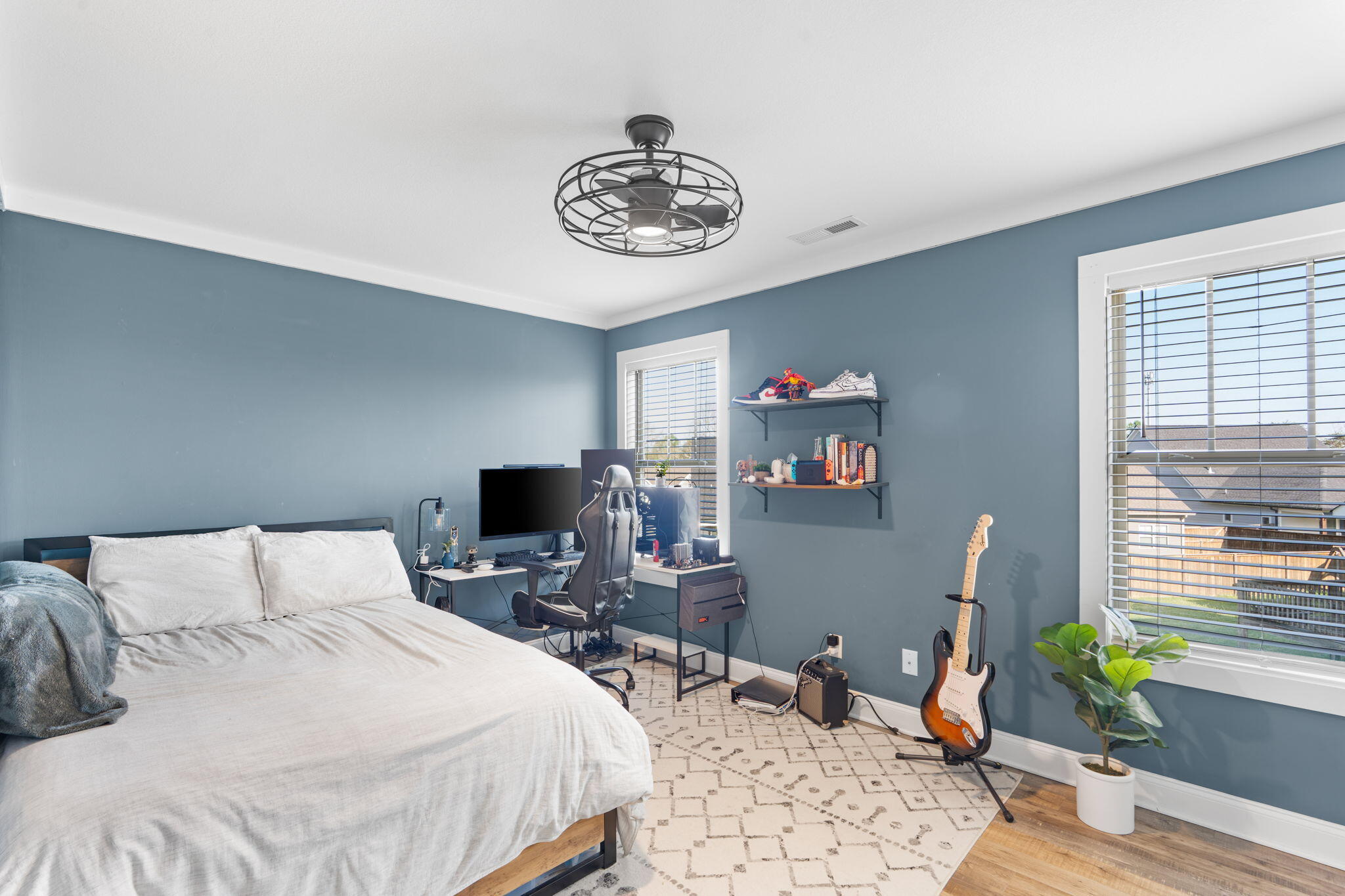 7511 Hollydale Lane