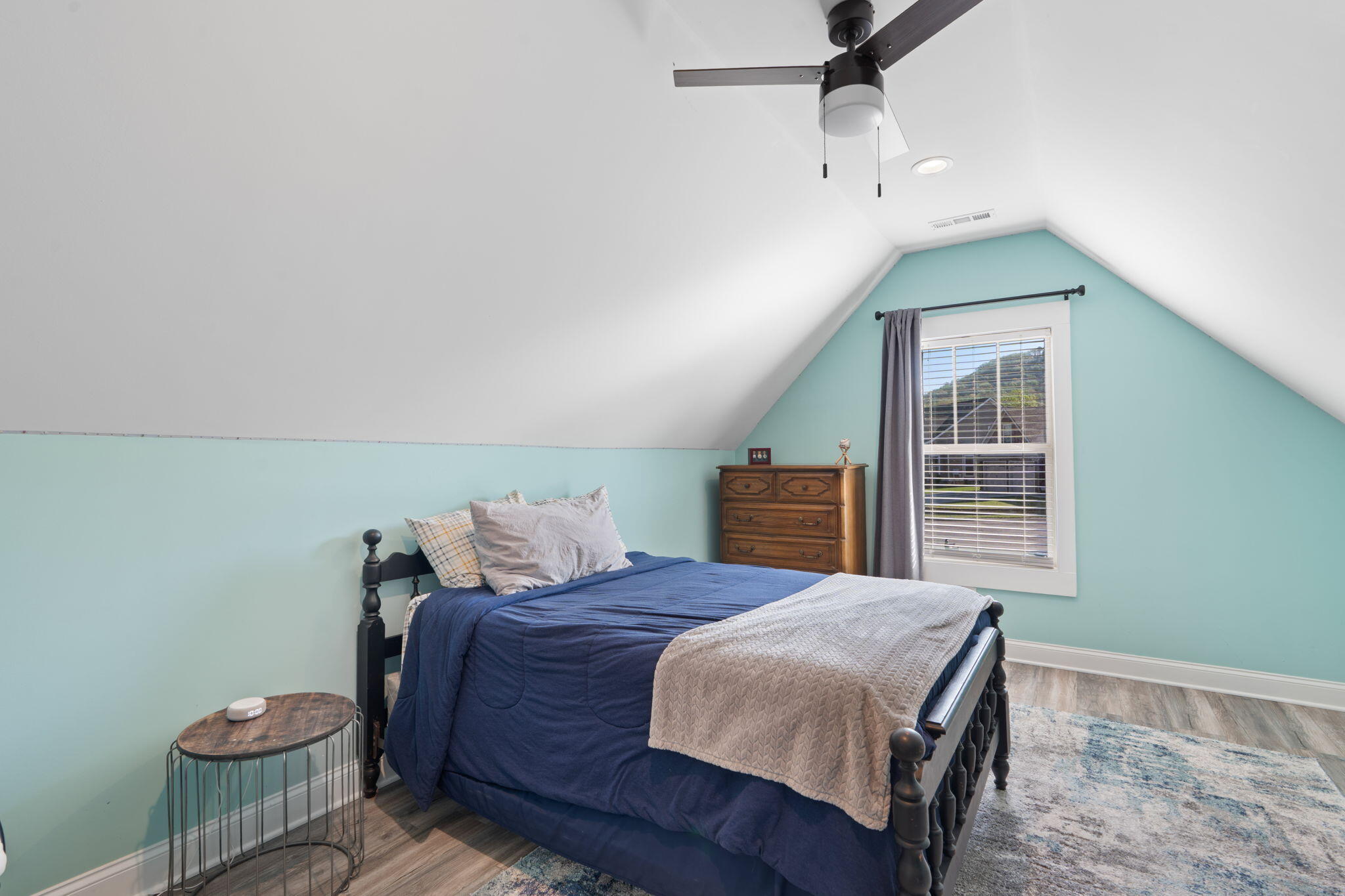 7511 Hollydale Lane