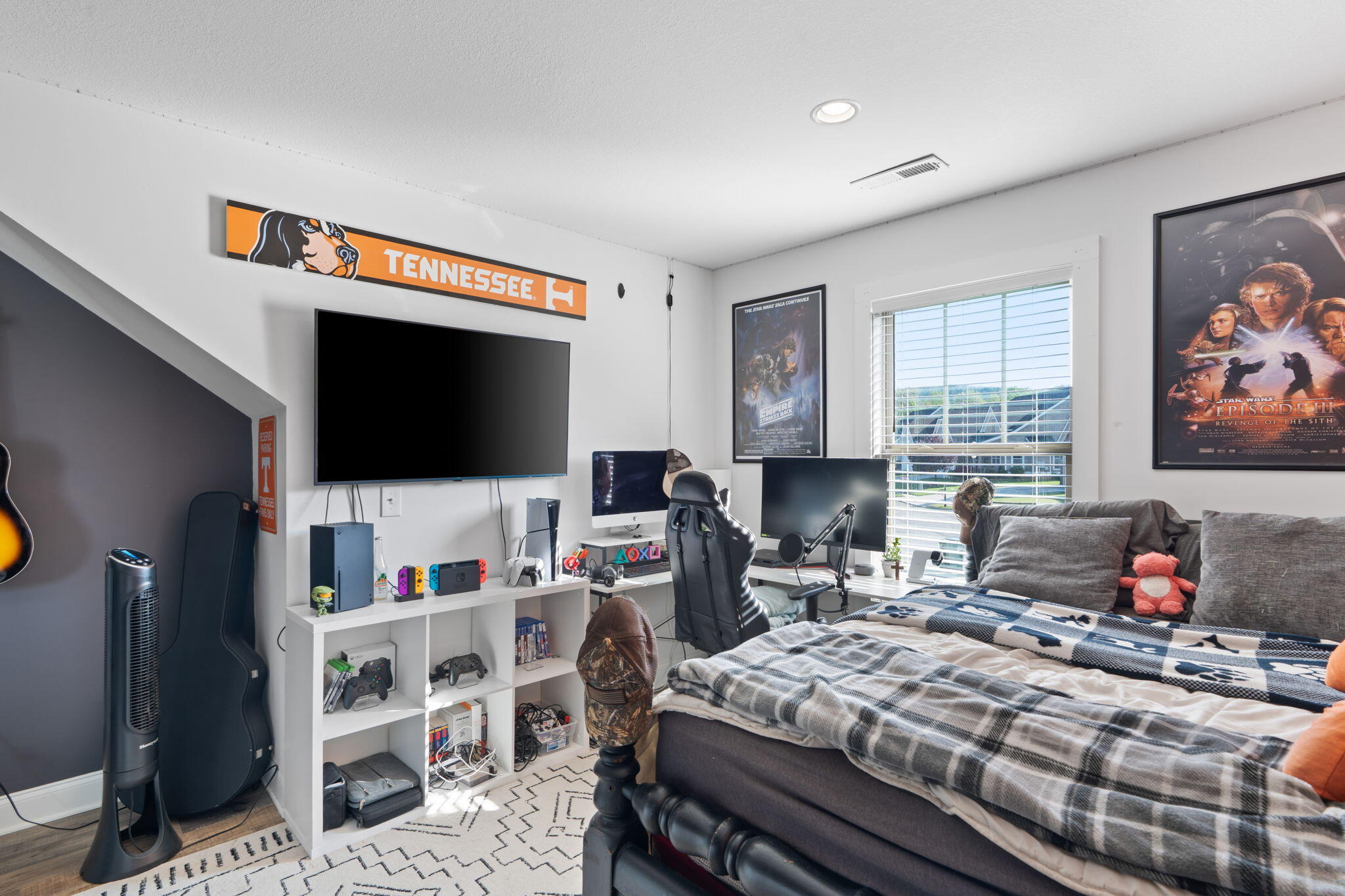 7511 Hollydale Lane