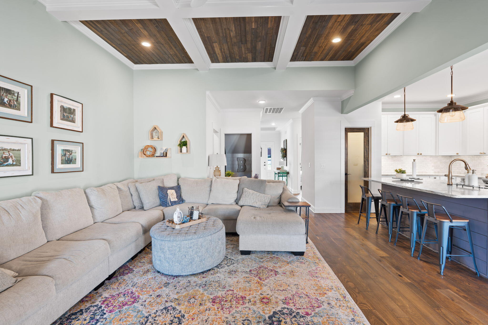 7511 Hollydale Lane