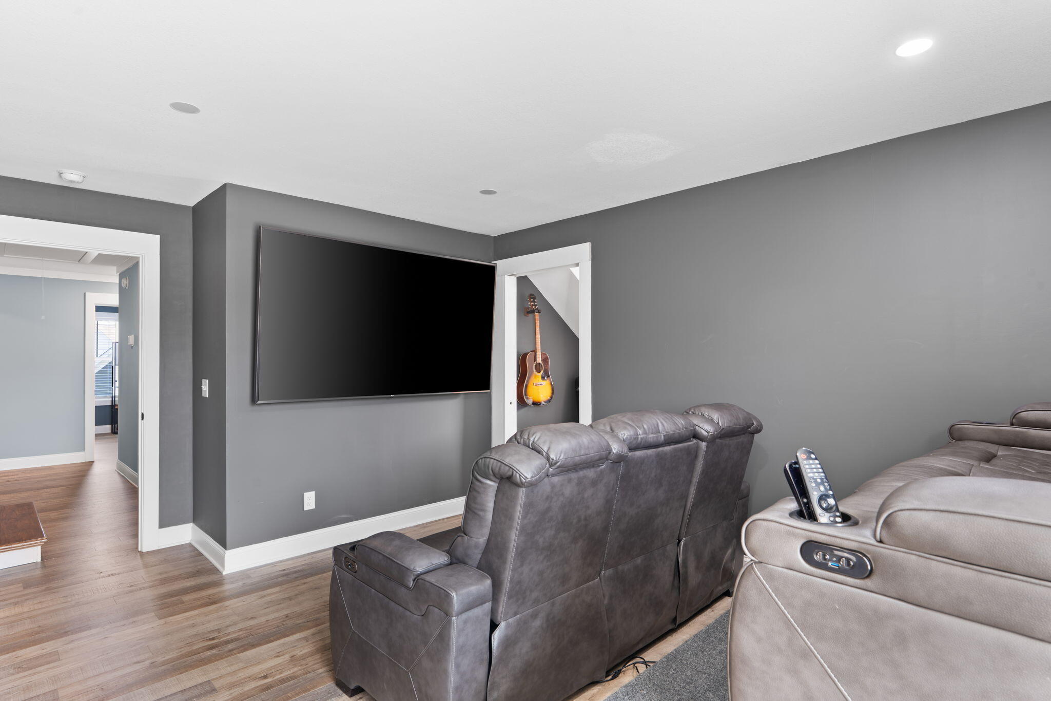 7511 Hollydale Lane