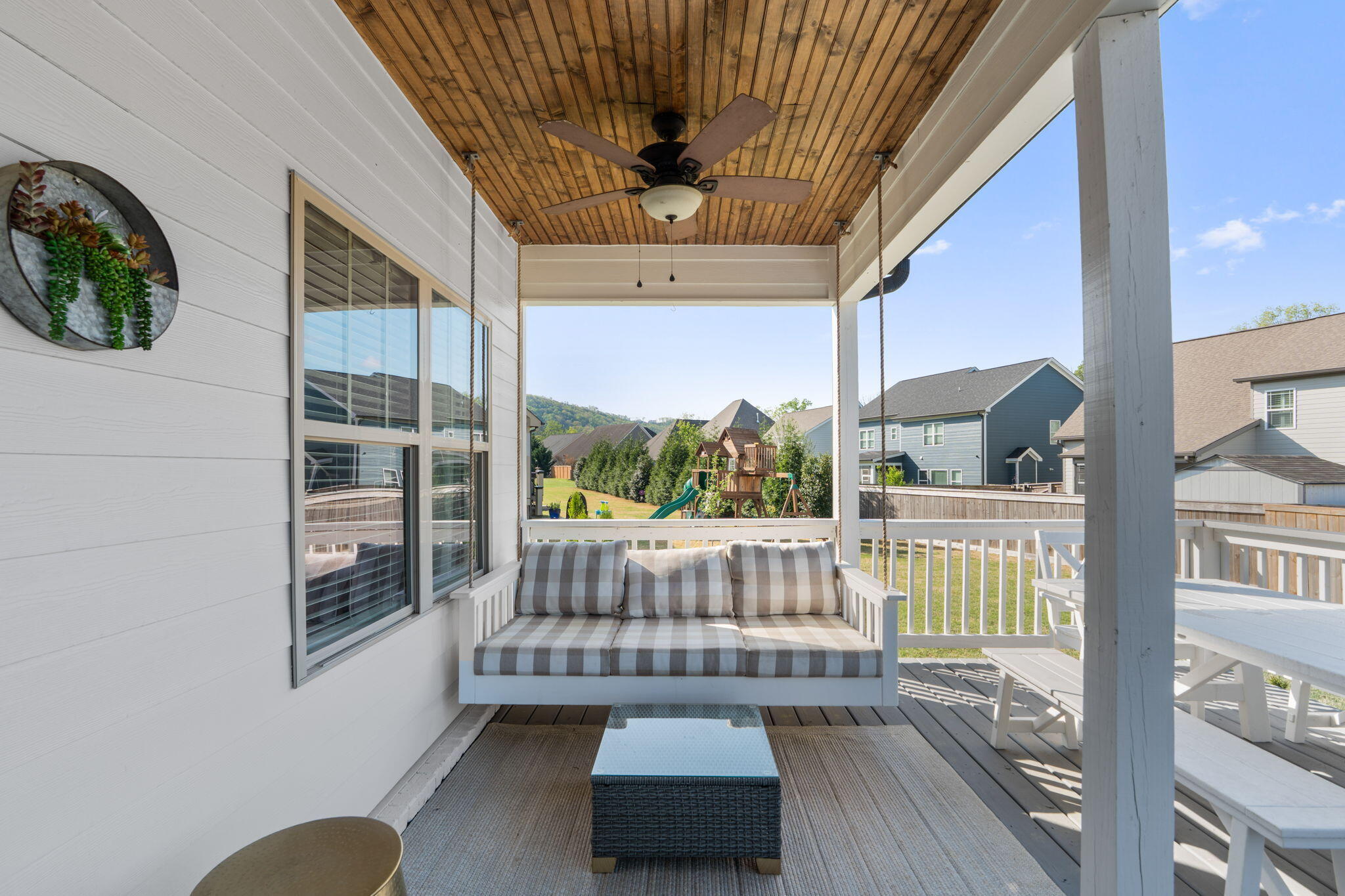7511 Hollydale Lane