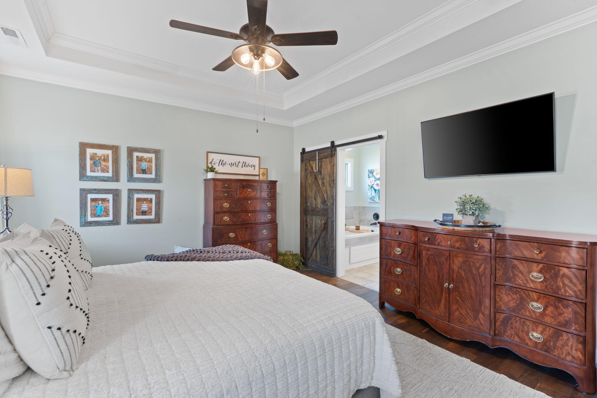 7511 Hollydale Lane