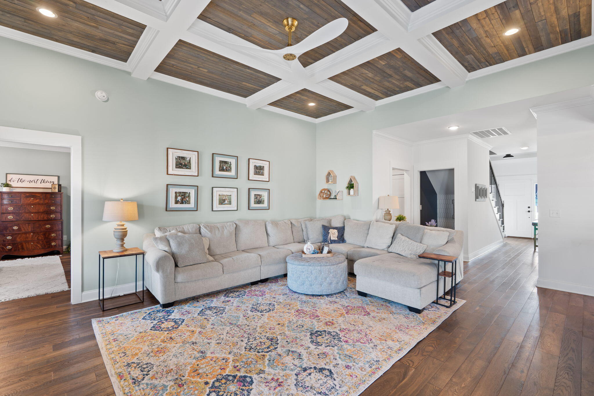 7511 Hollydale Lane