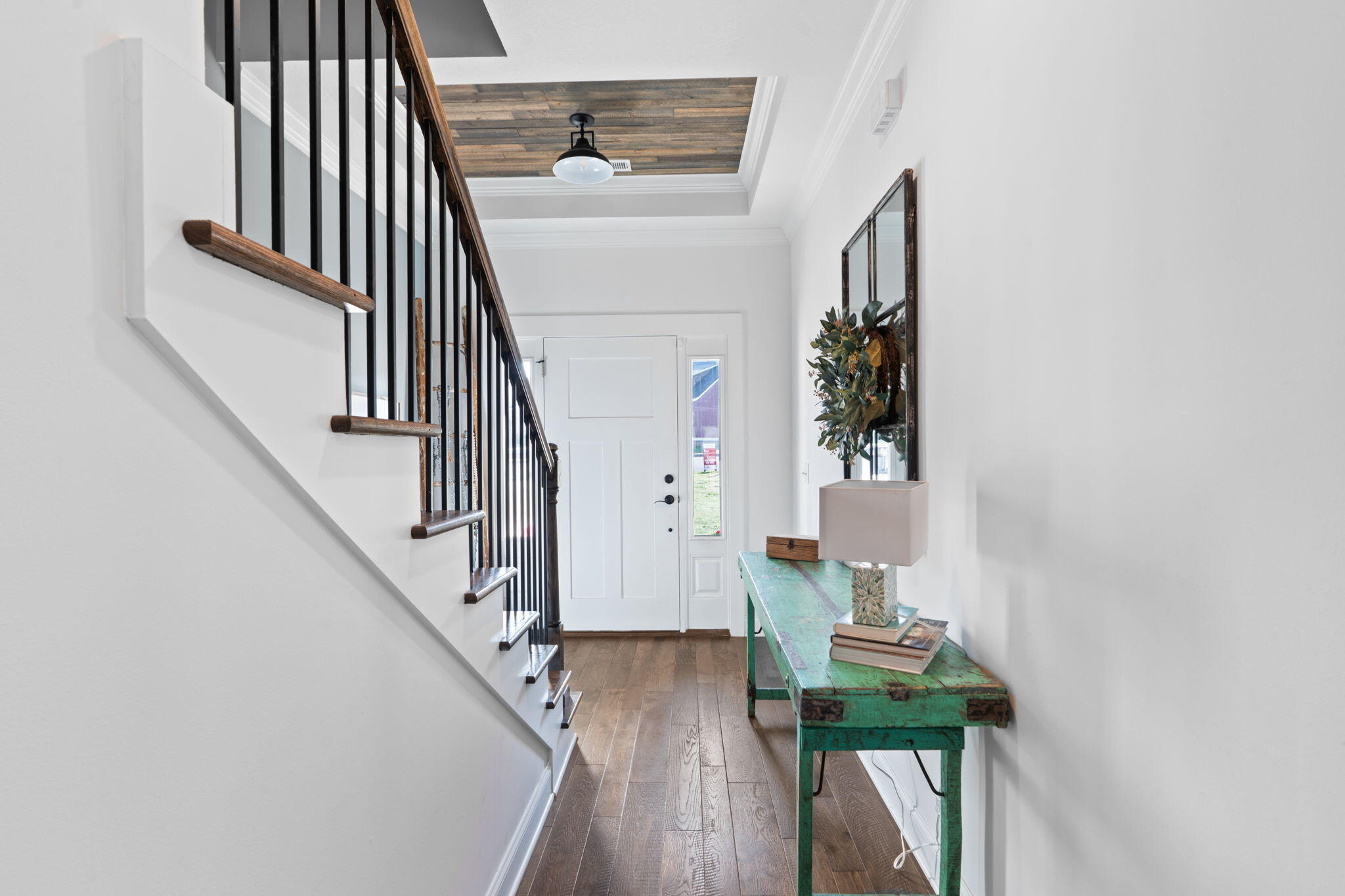 7511 Hollydale Lane