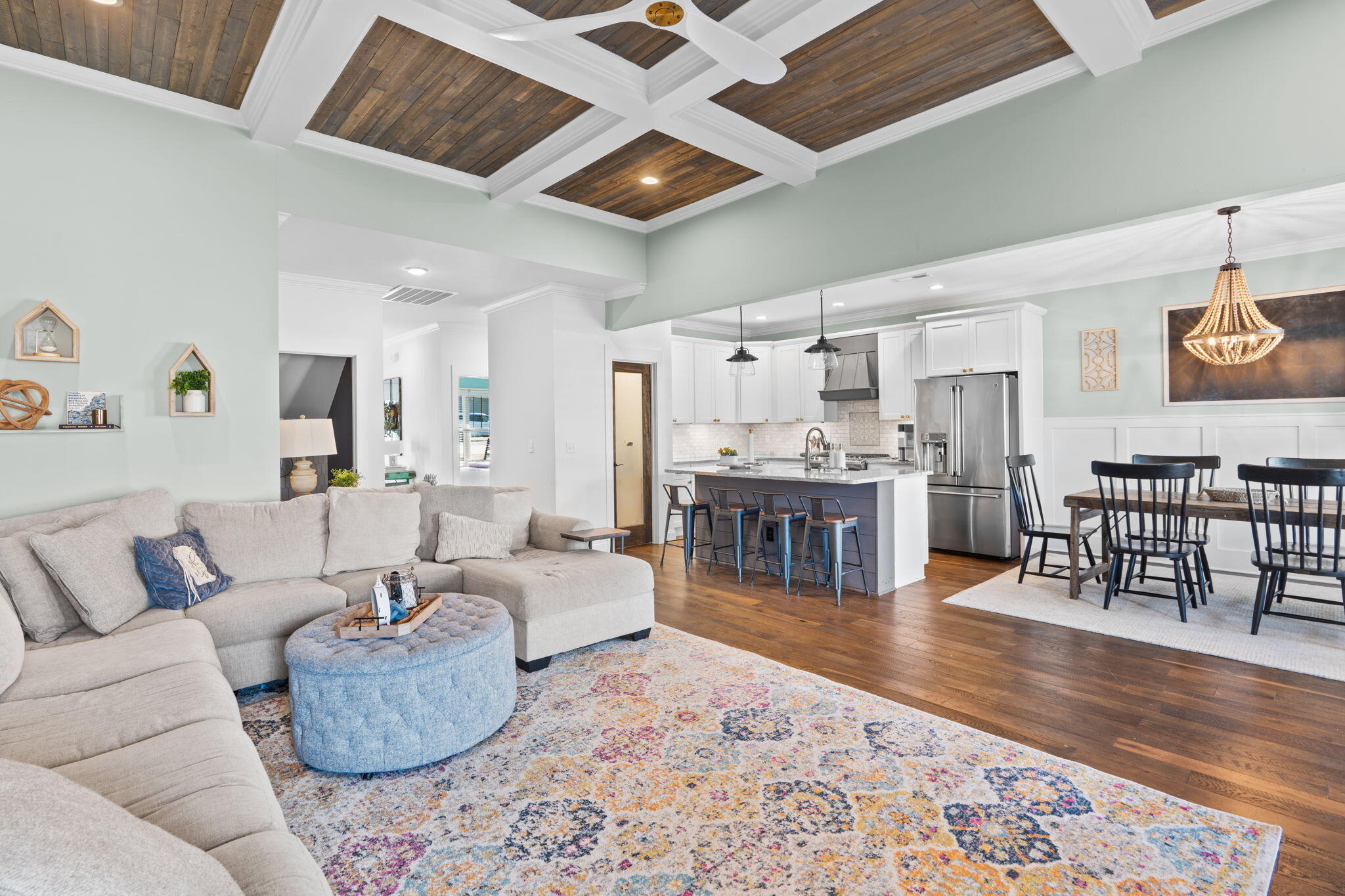 7511 Hollydale Lane