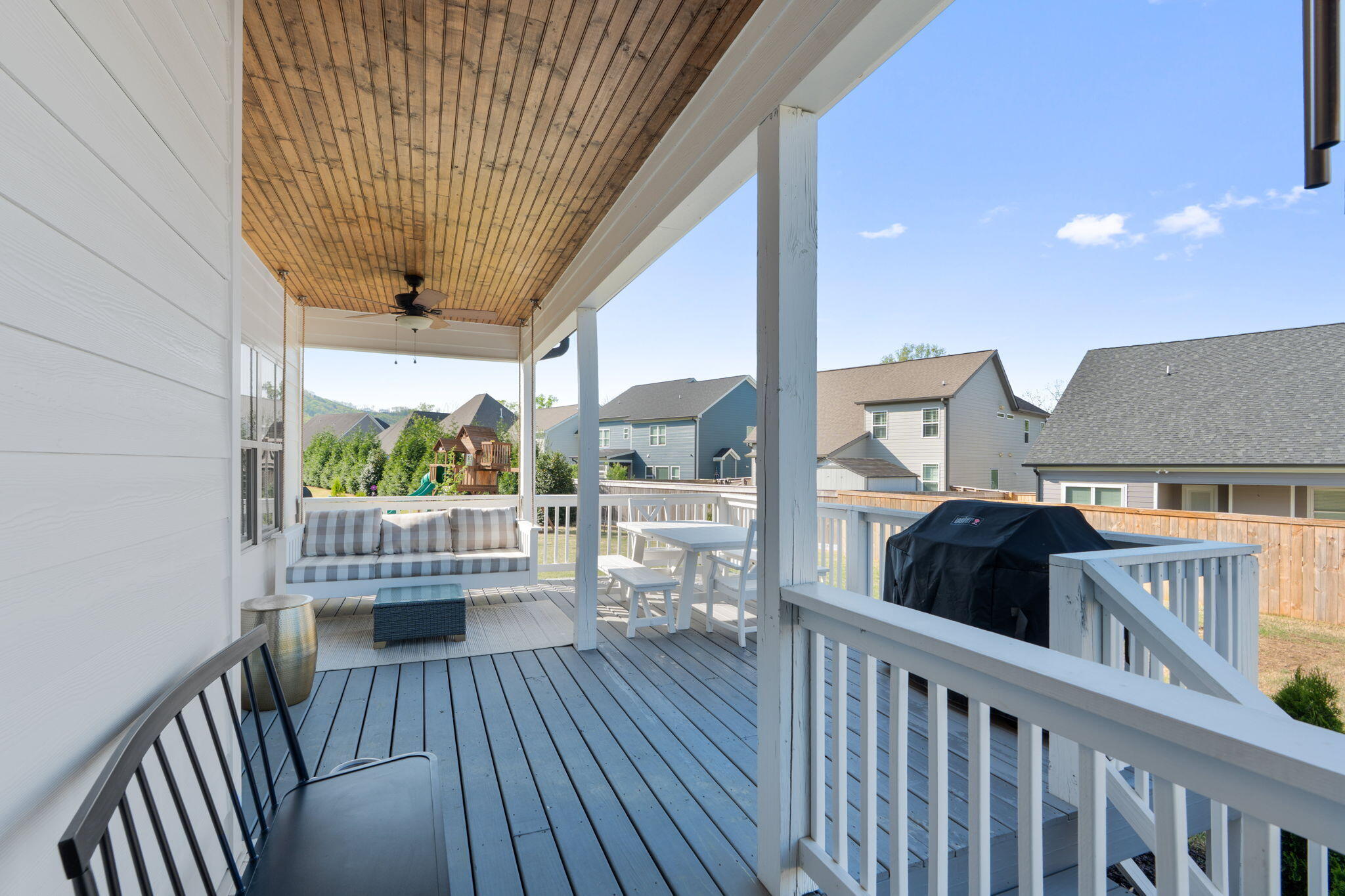 7511 Hollydale Lane
