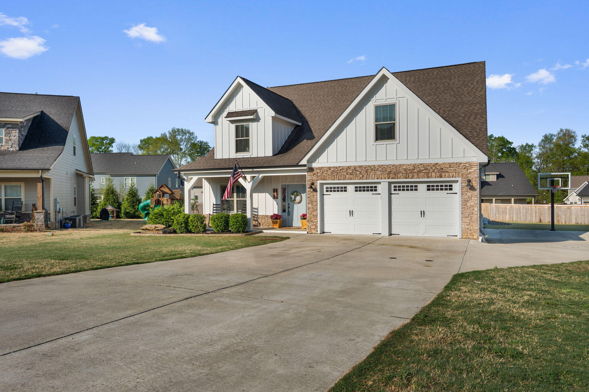 7511 Hollydale Lane