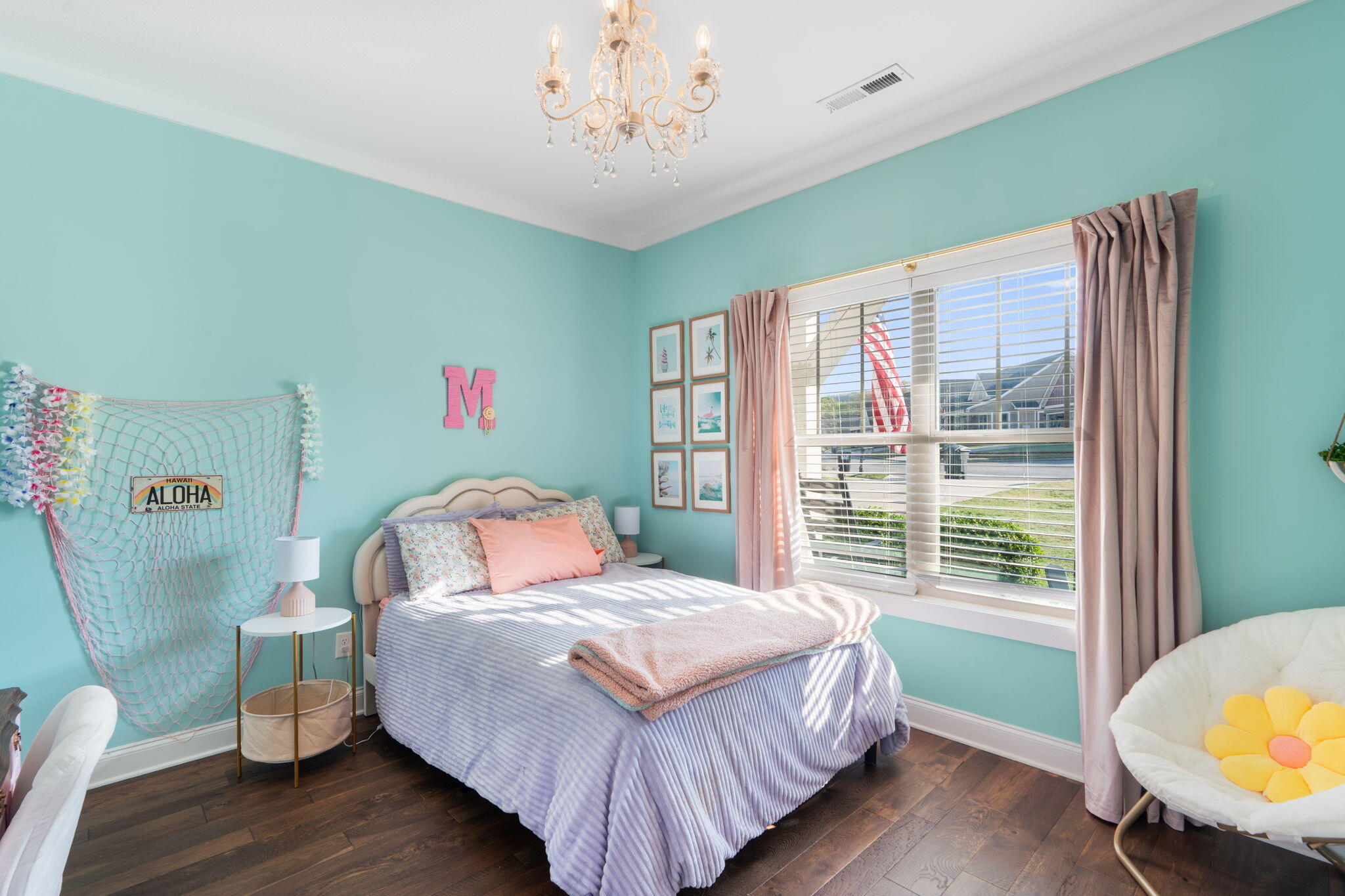 7511 Hollydale Lane