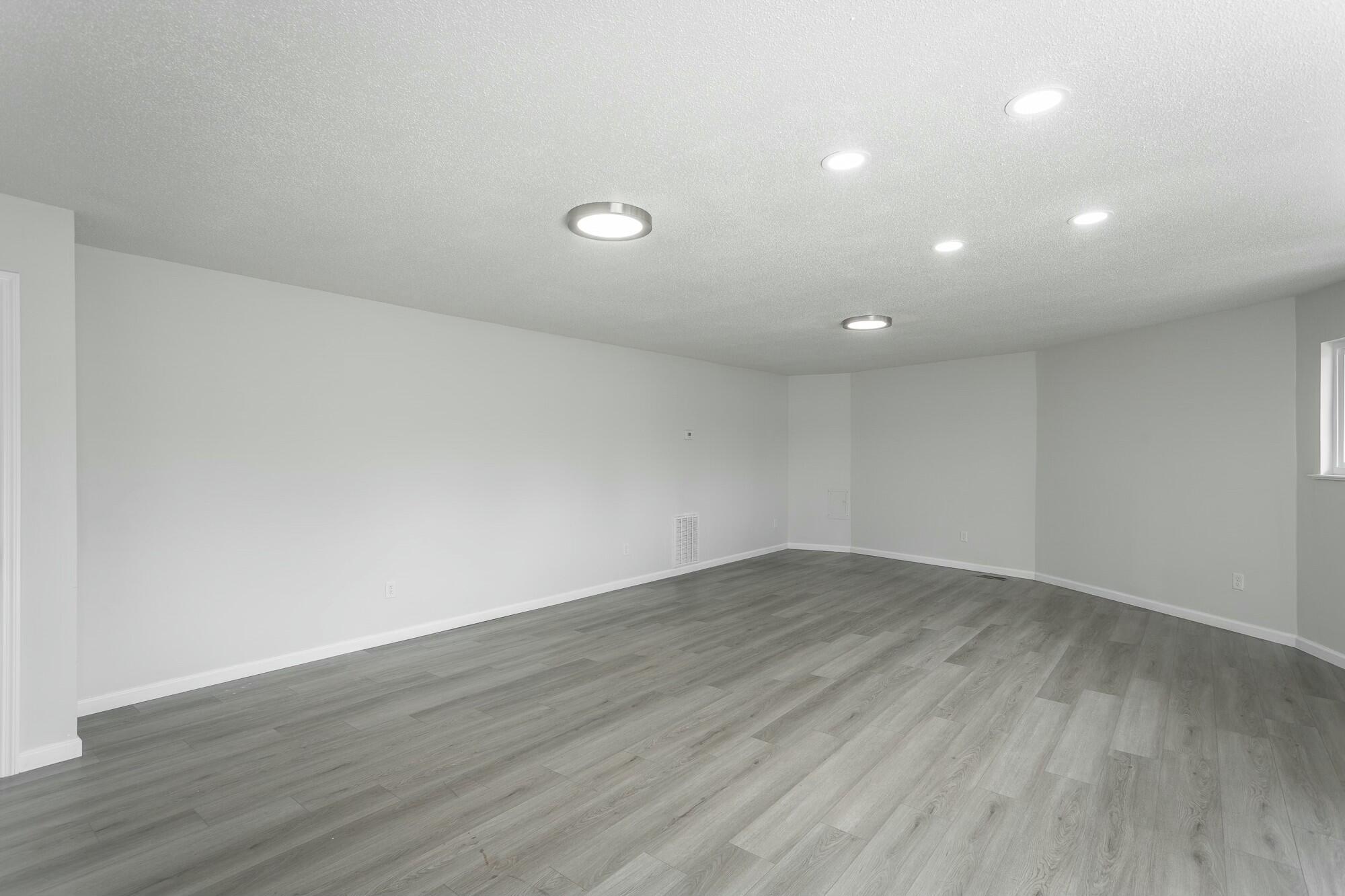 2041 Linwood Circle