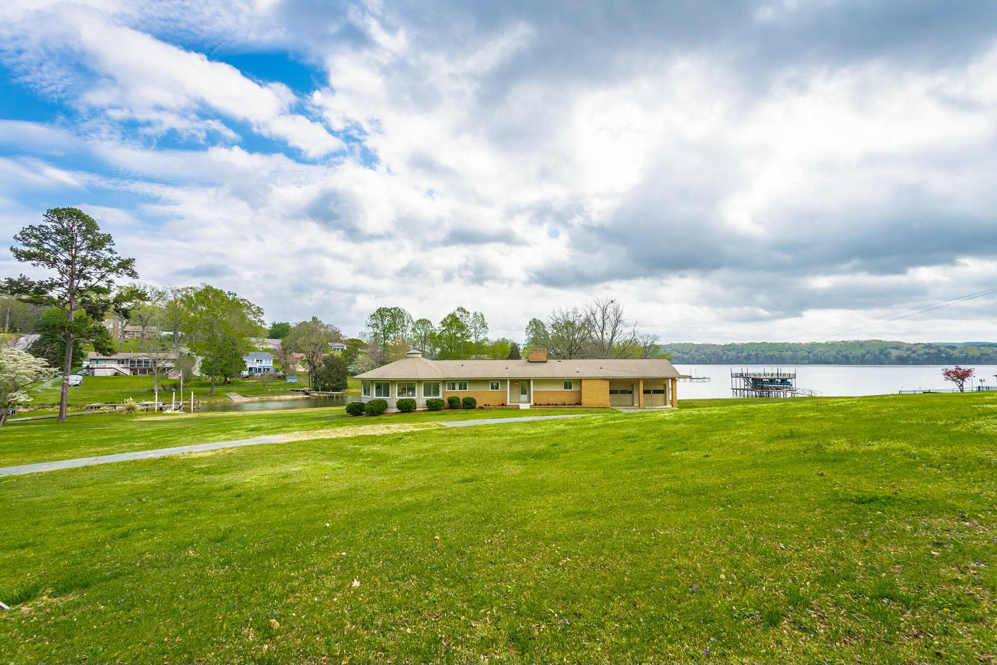 2041 Linwood Circle