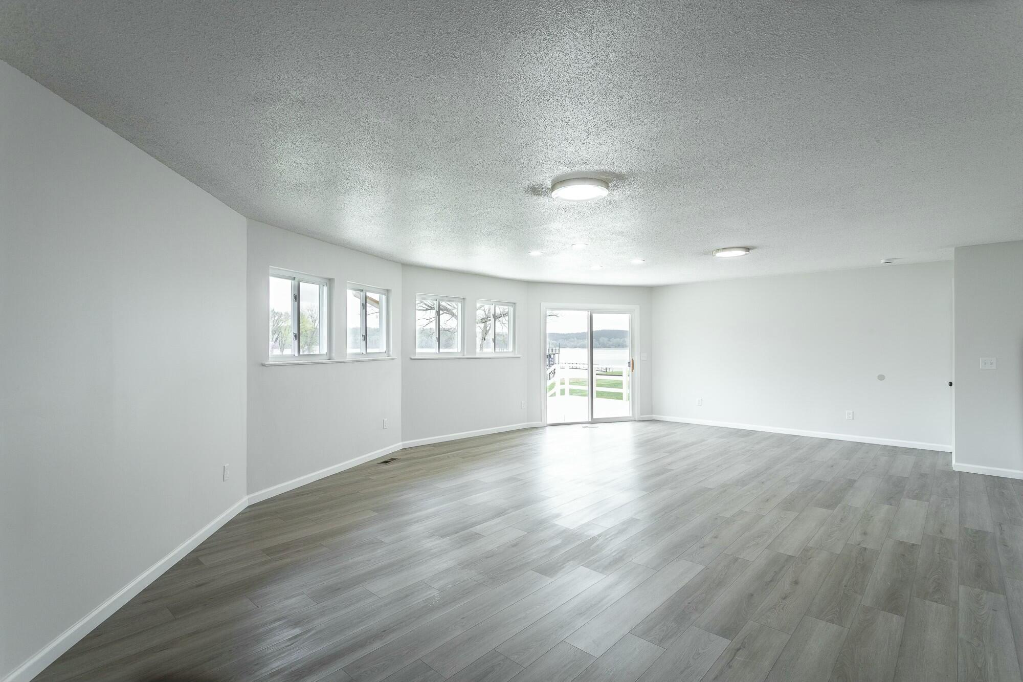 2041 Linwood Circle