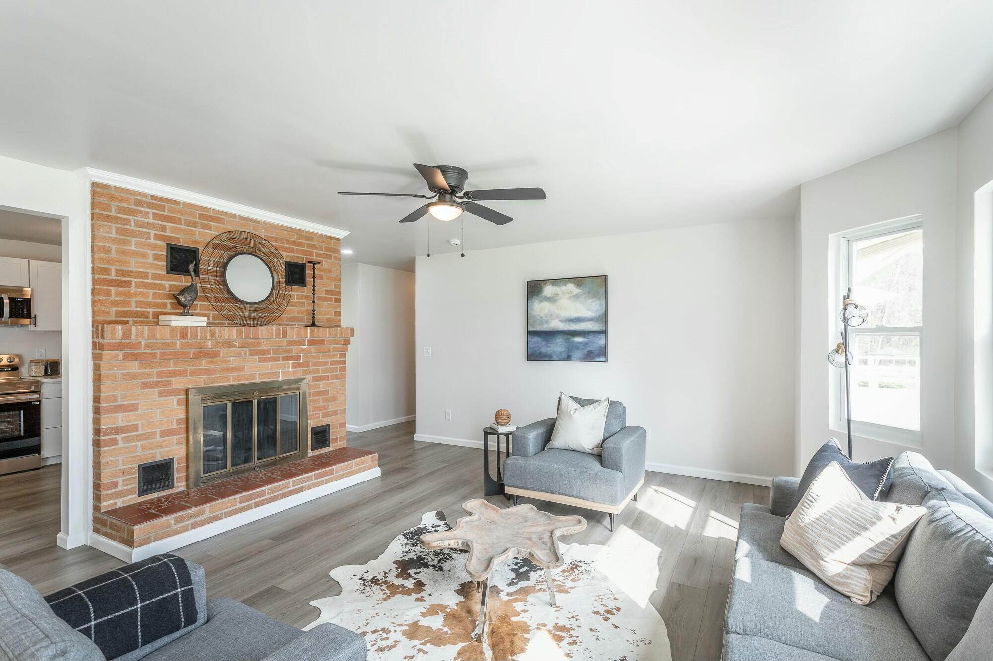 2041 Linwood Circle