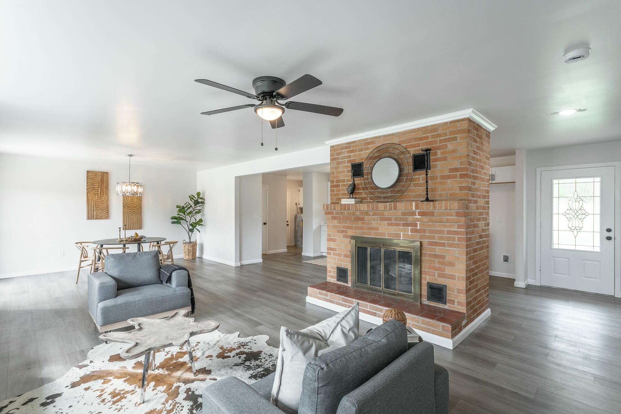 2041 Linwood Circle