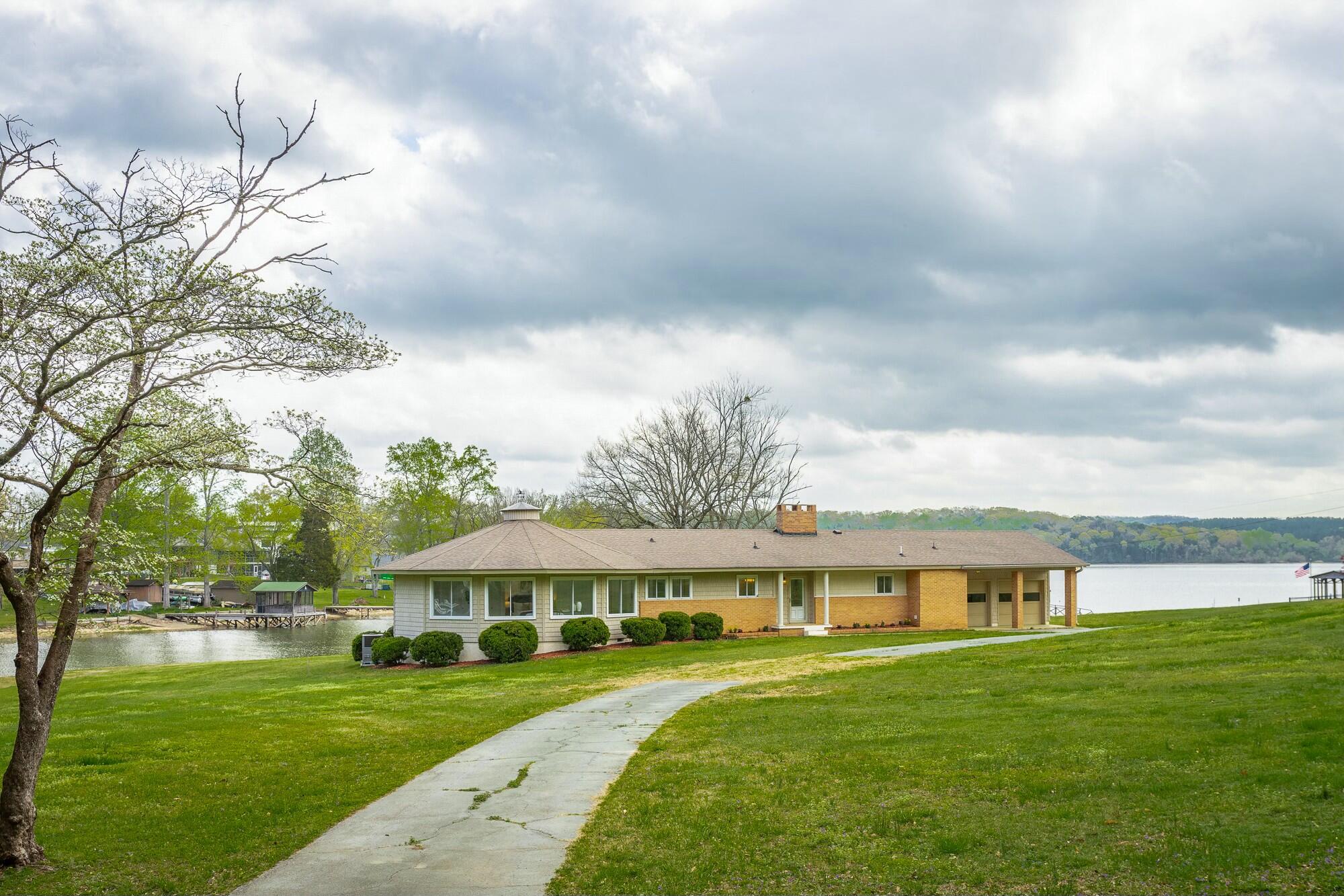 2041 Linwood Circle