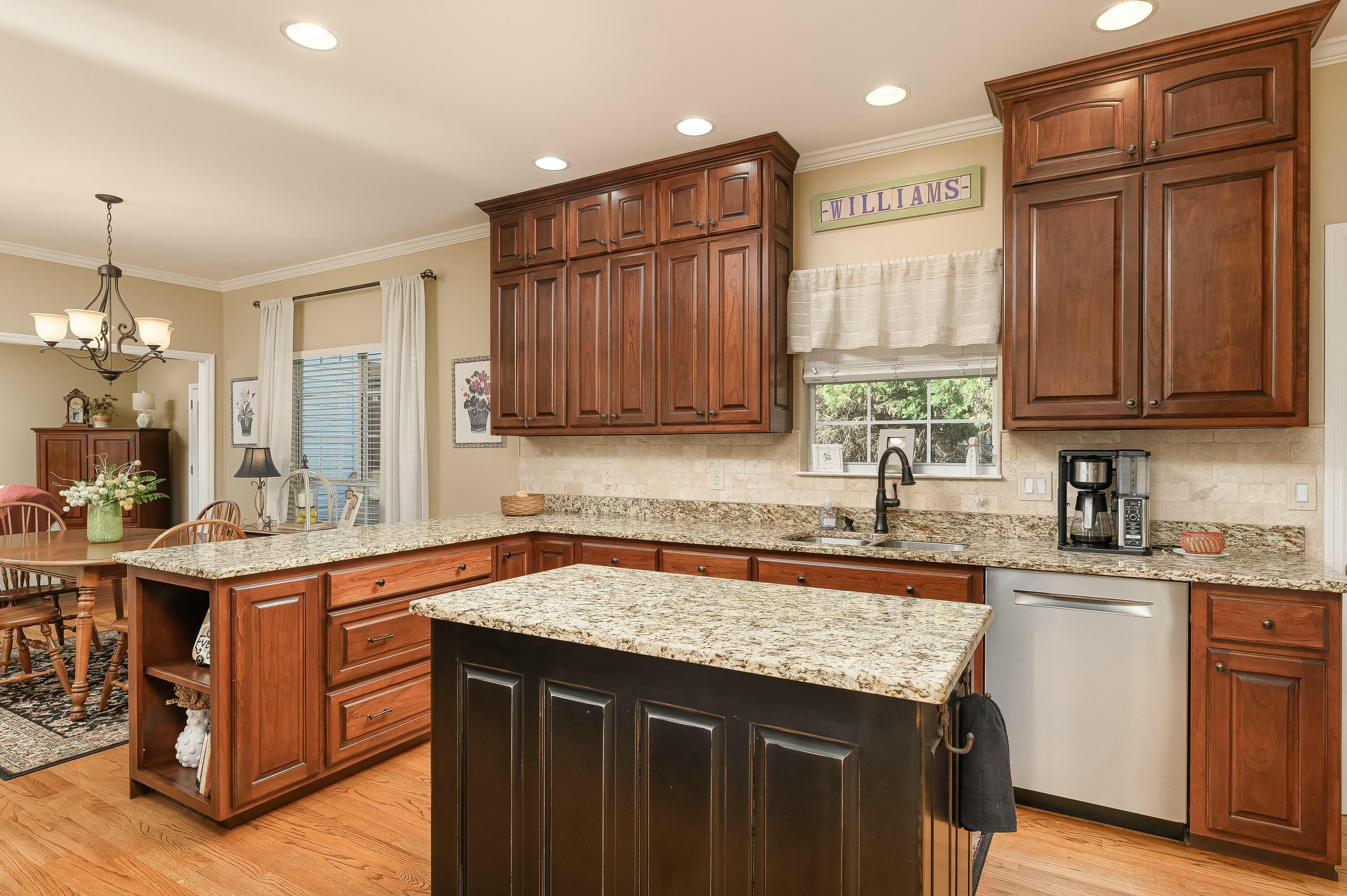 2124 College Park Lane