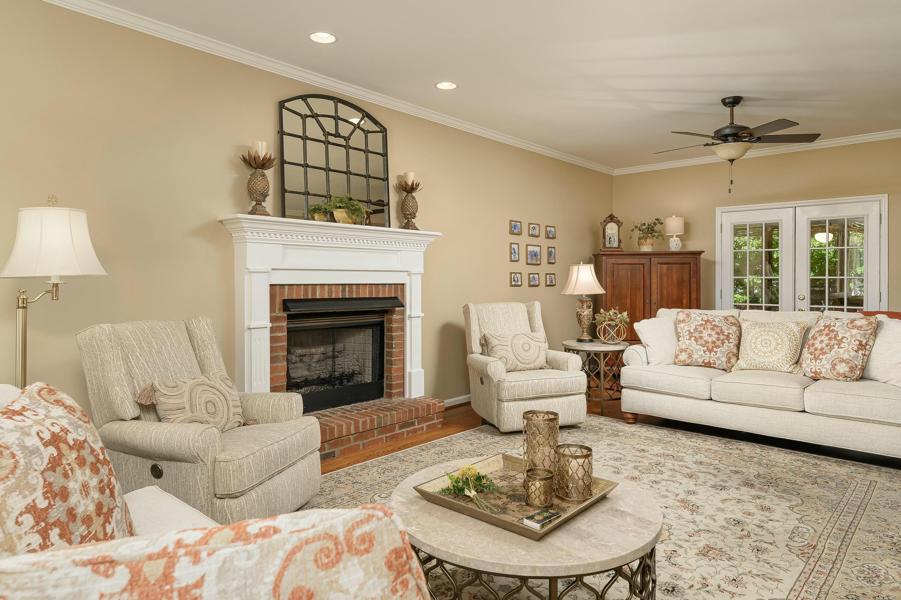 2124 College Park Lane