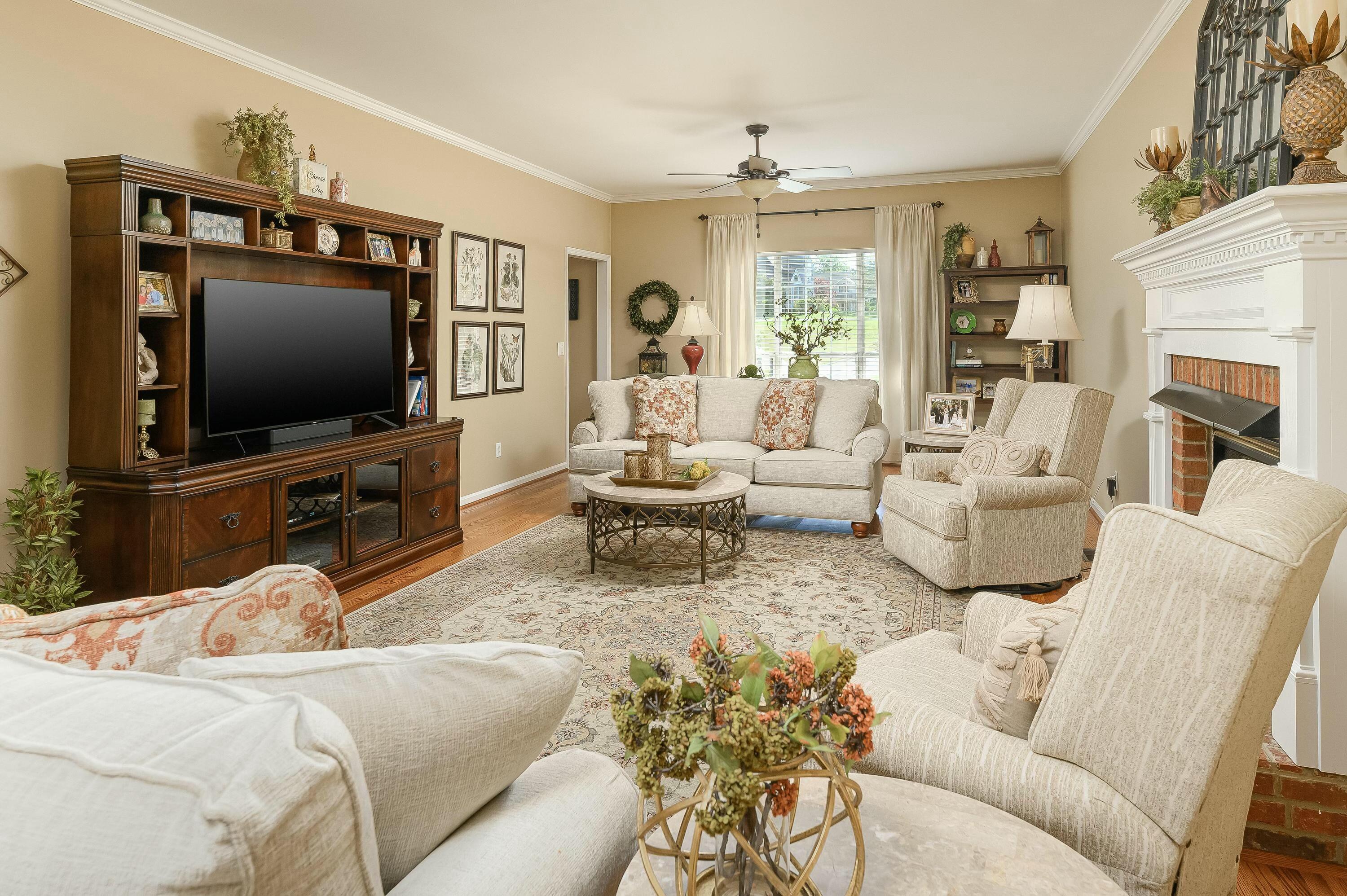 2124 College Park Lane