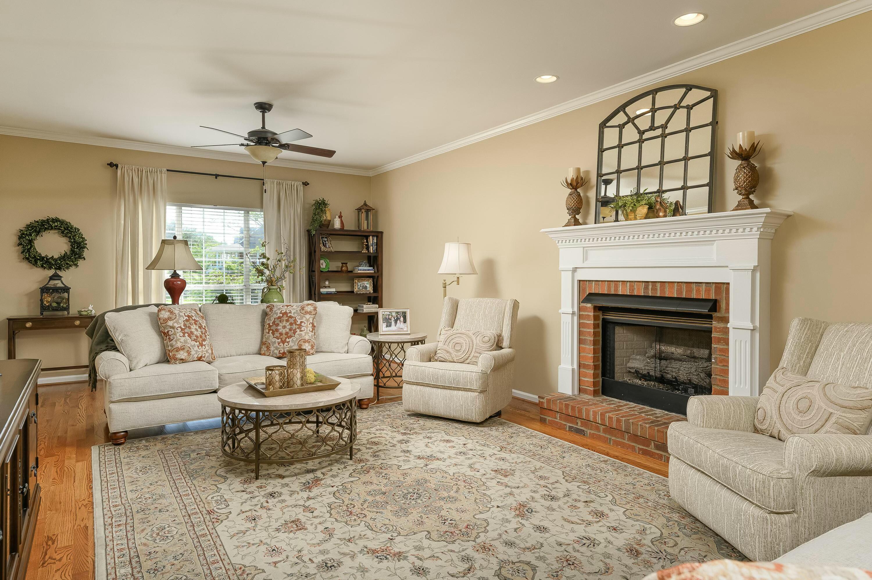 2124 College Park Lane