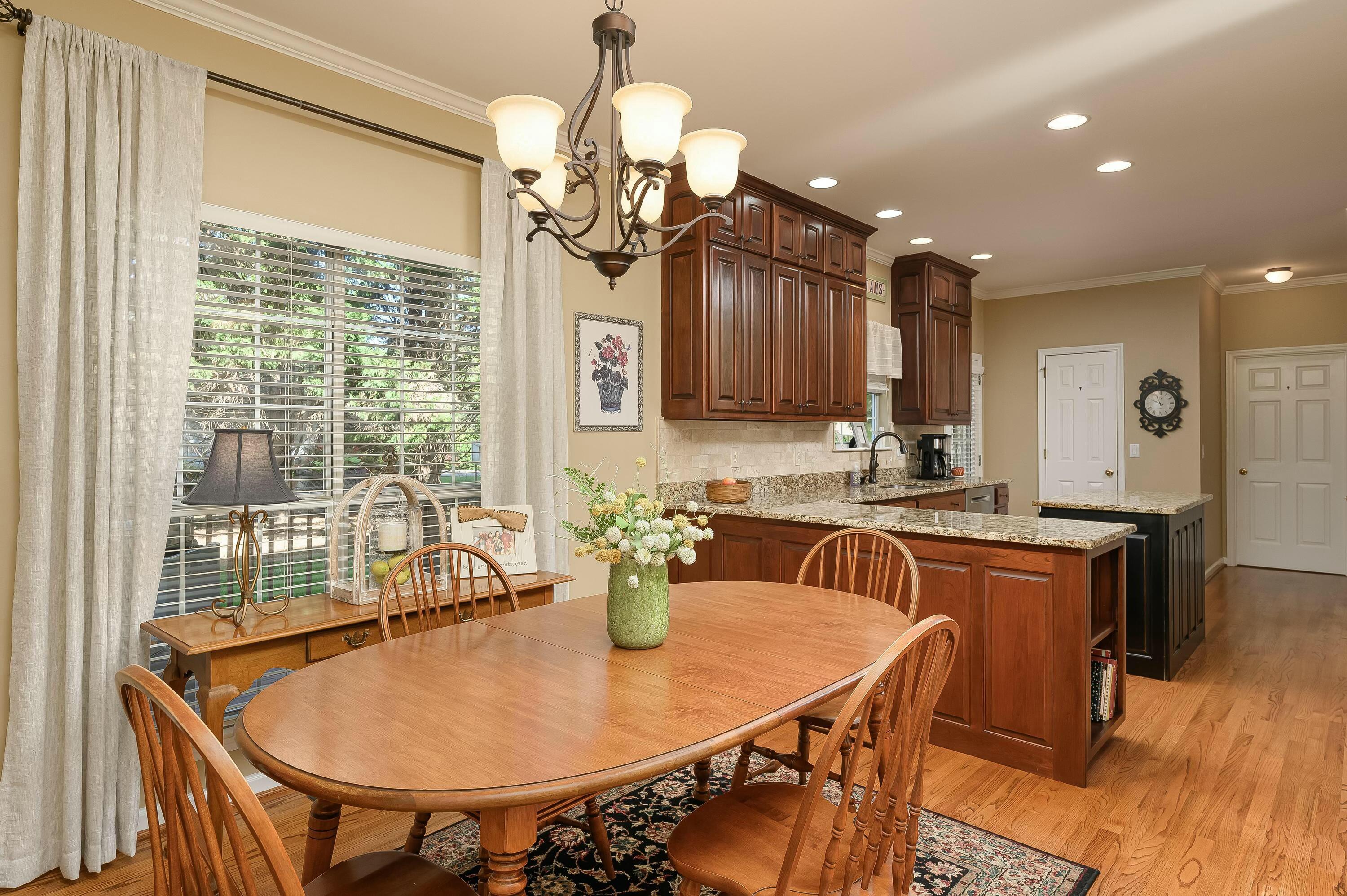 2124 College Park Lane