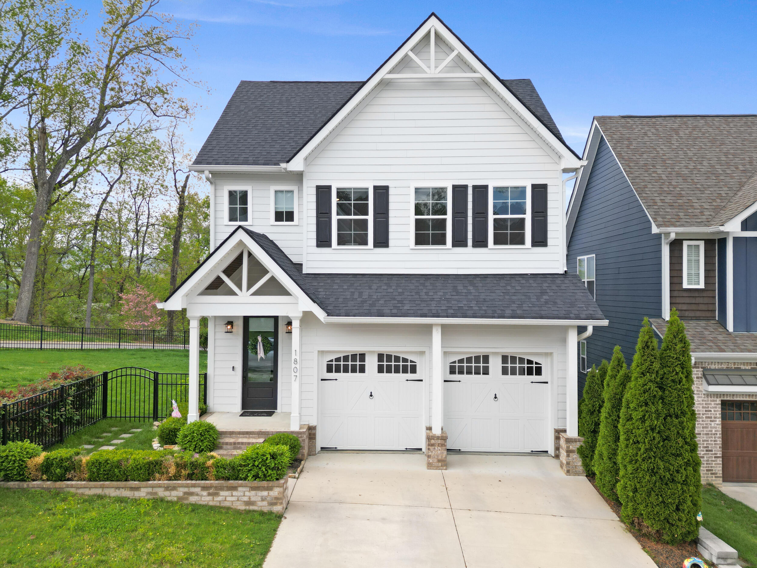 1807 Seven Pines Lane