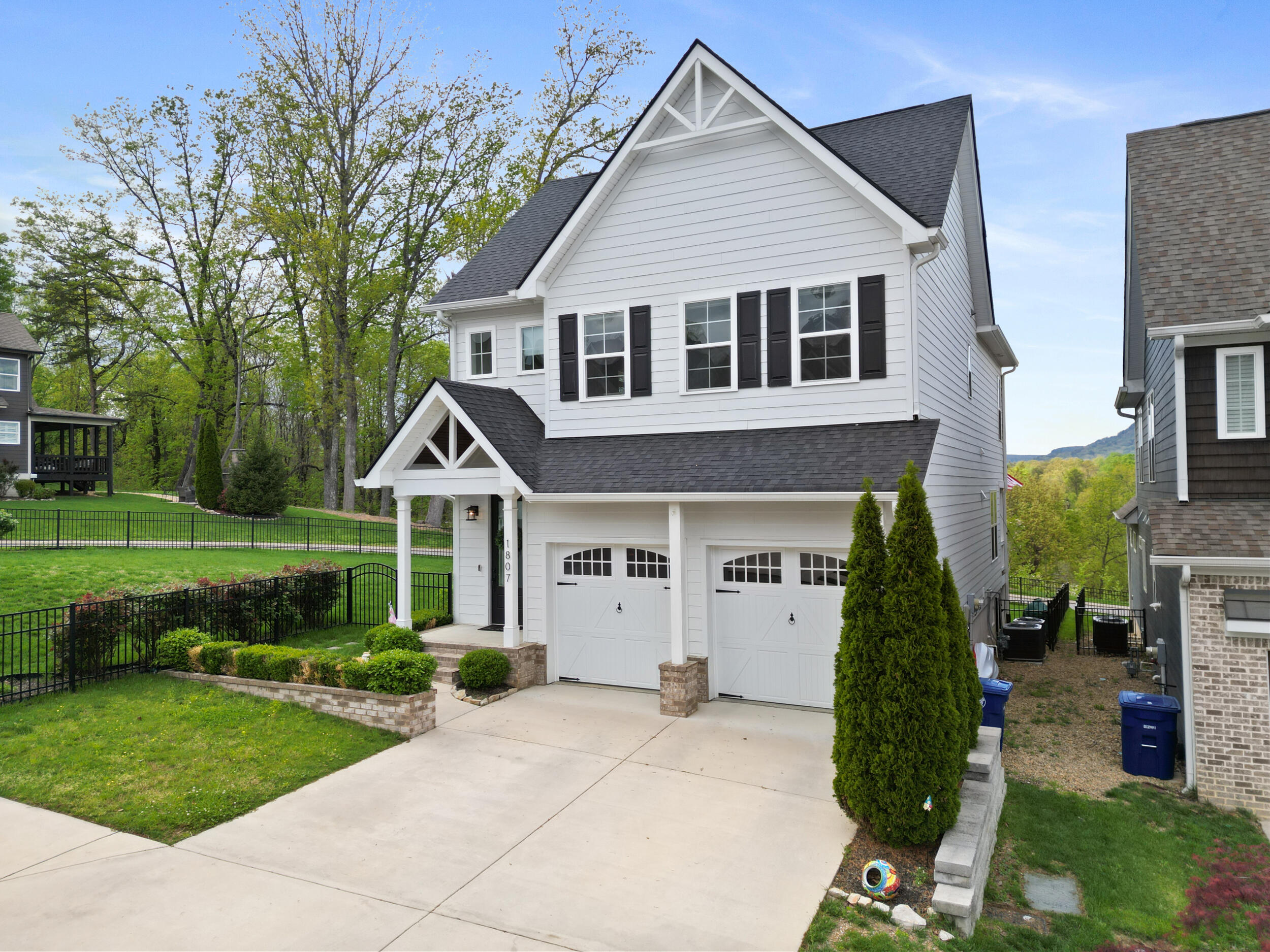 1807 Seven Pines Lane