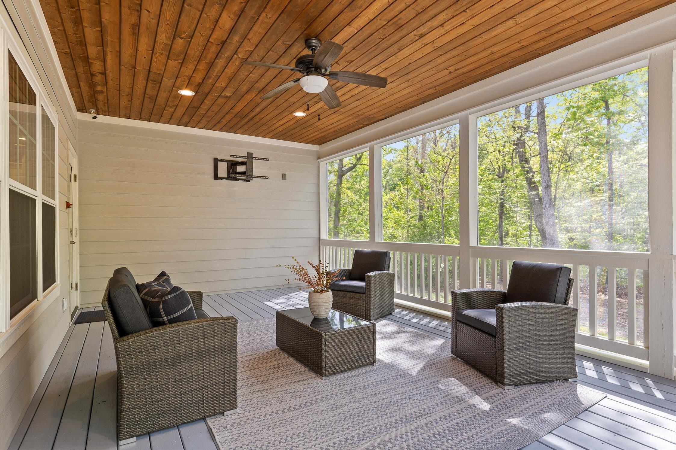 8221 Hixson Springs Road