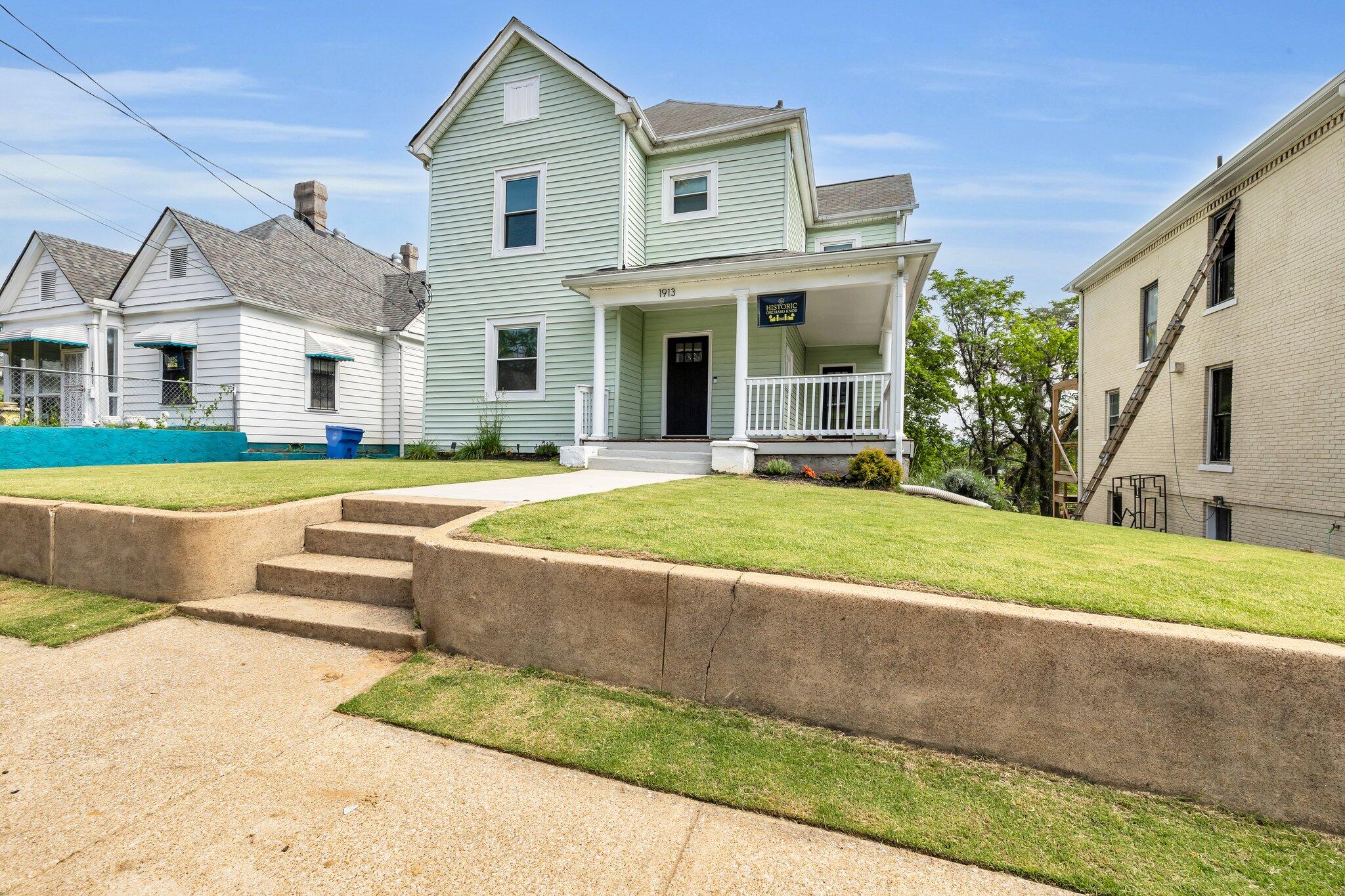 1913 Vine Street