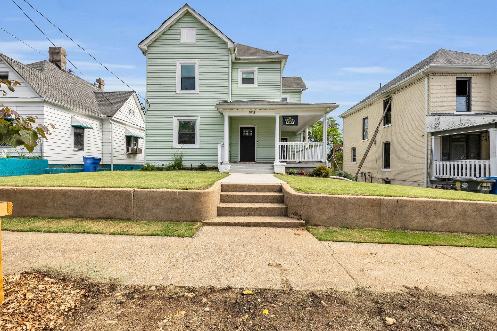 1913 Vine Street
