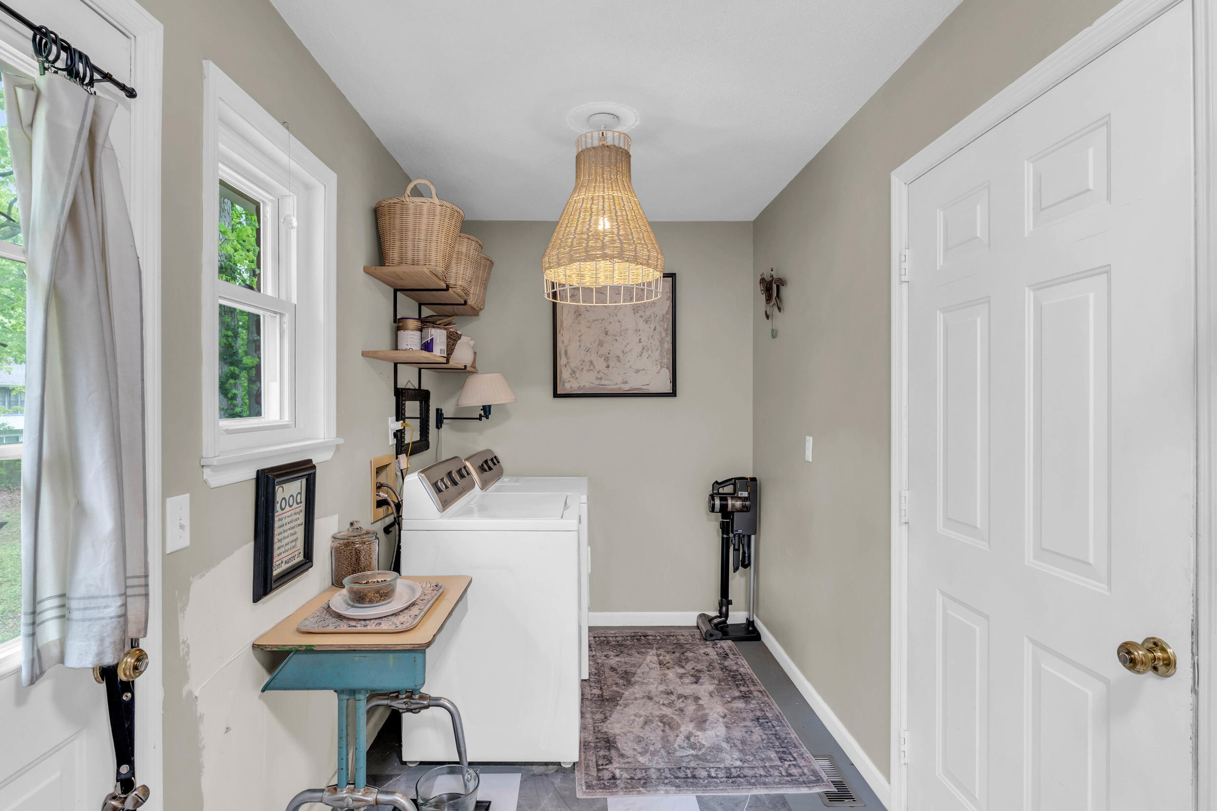1807 Angel Lane