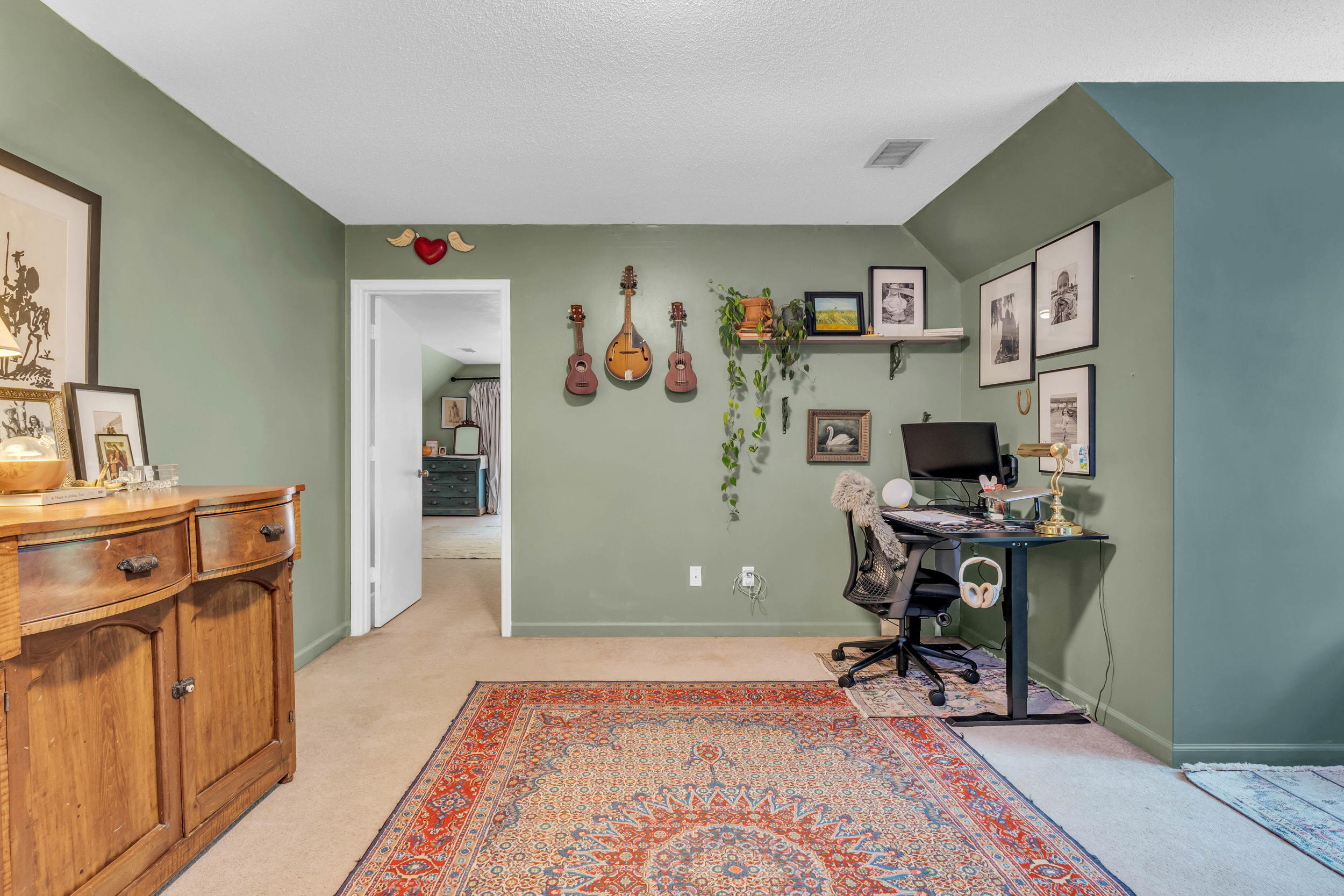 1807 Angel Lane