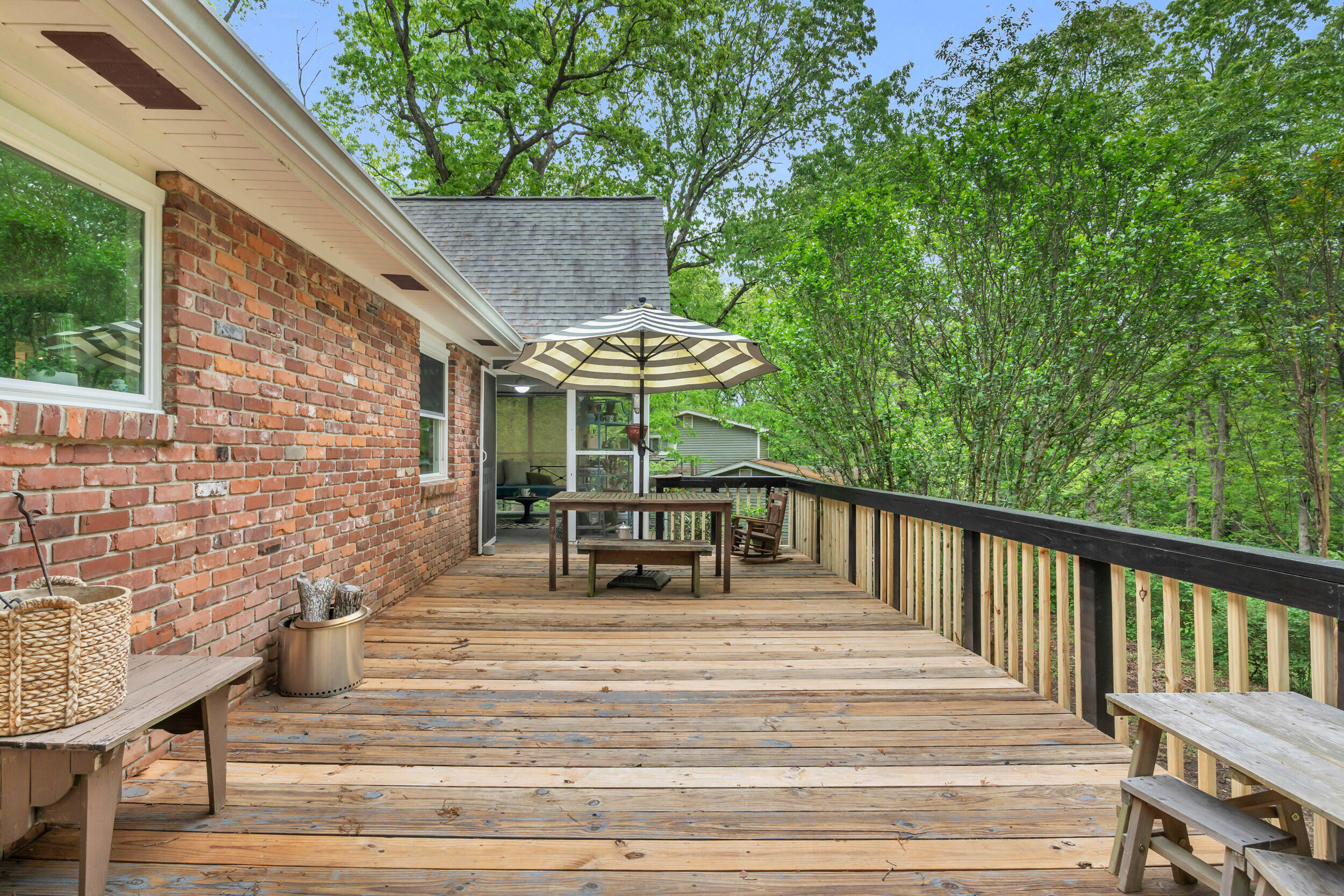 1807 Angel Lane